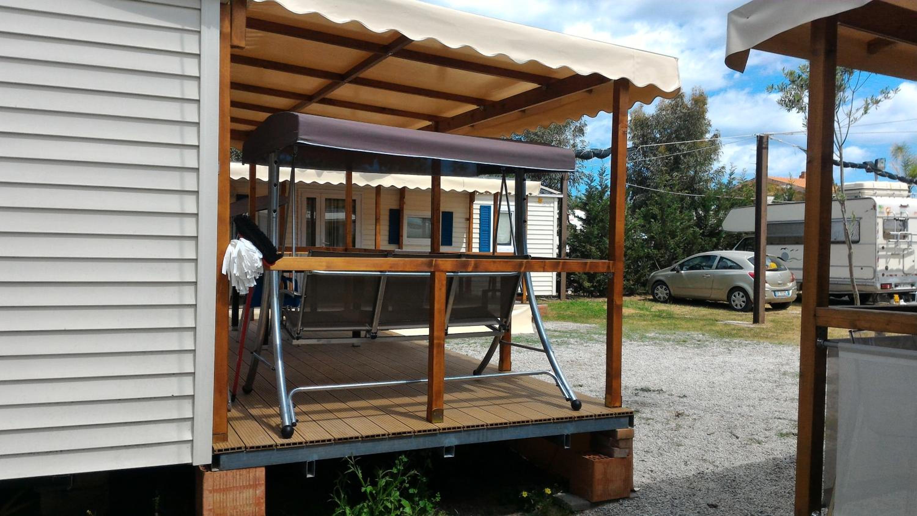 Mobile Home - Photo 10