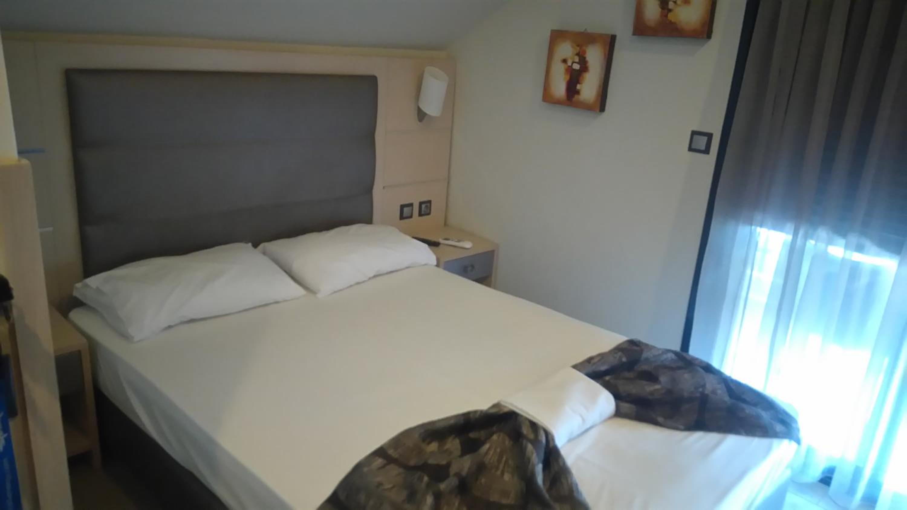 Double Room (1 Adult + 1 Child)