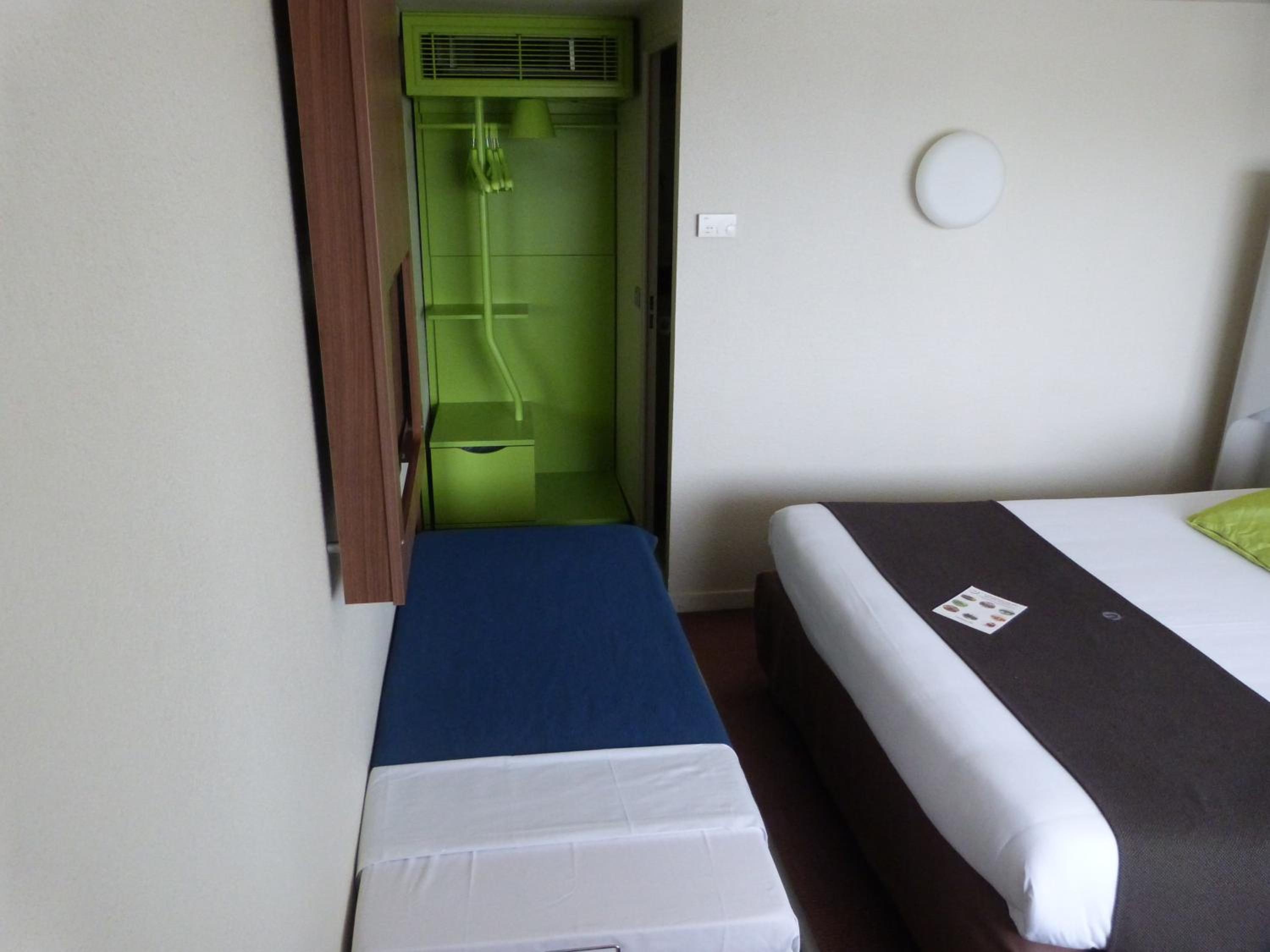 Standard Triple Room - Photo 9