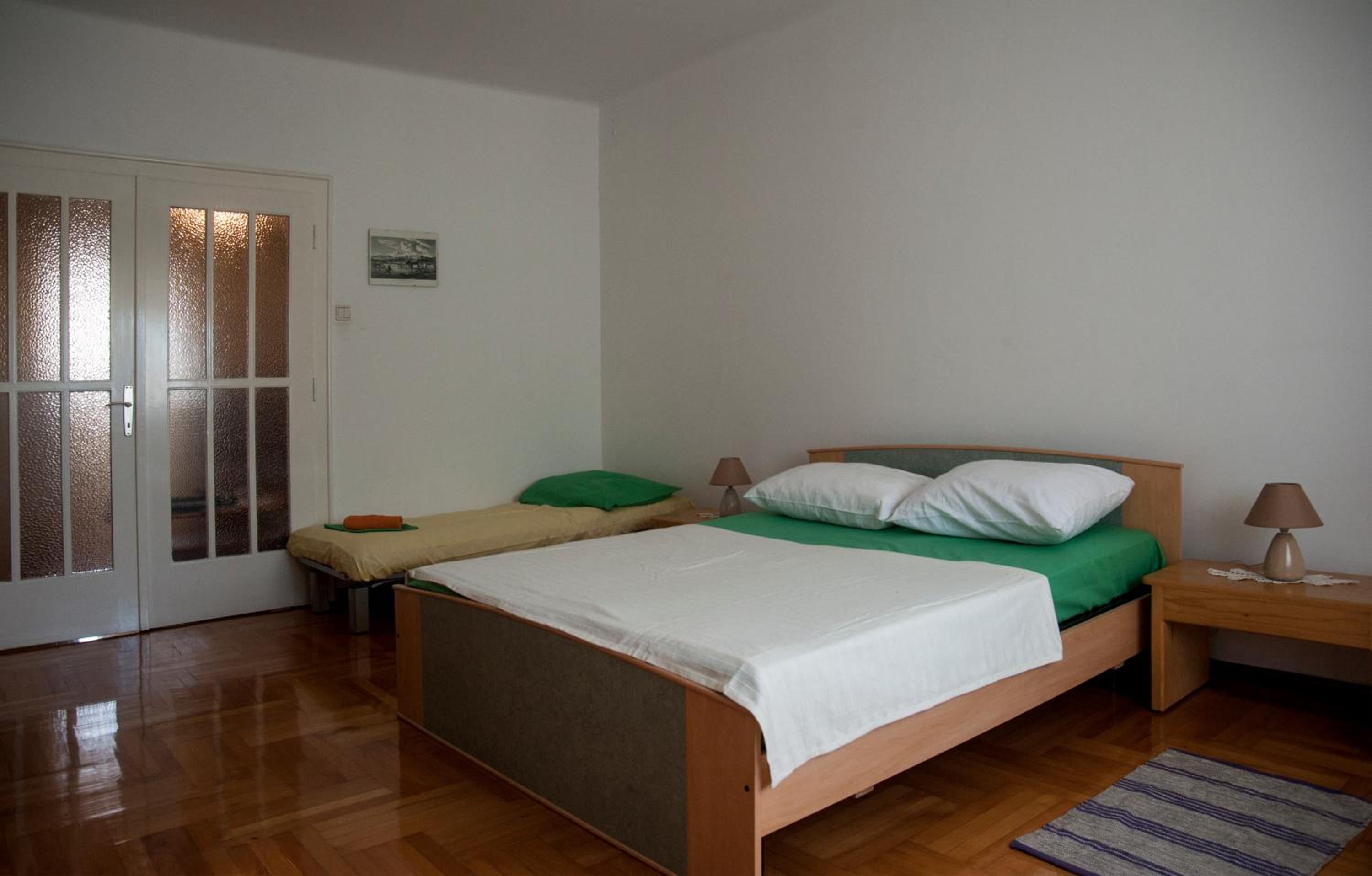 Apartment with Balcony - Photo 17