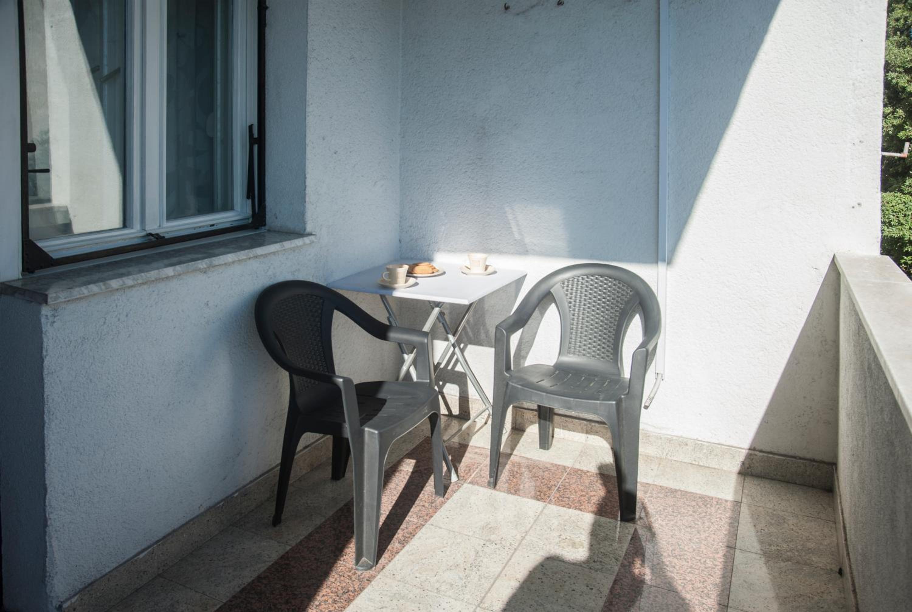 Apartment with Balcony - Photo 43