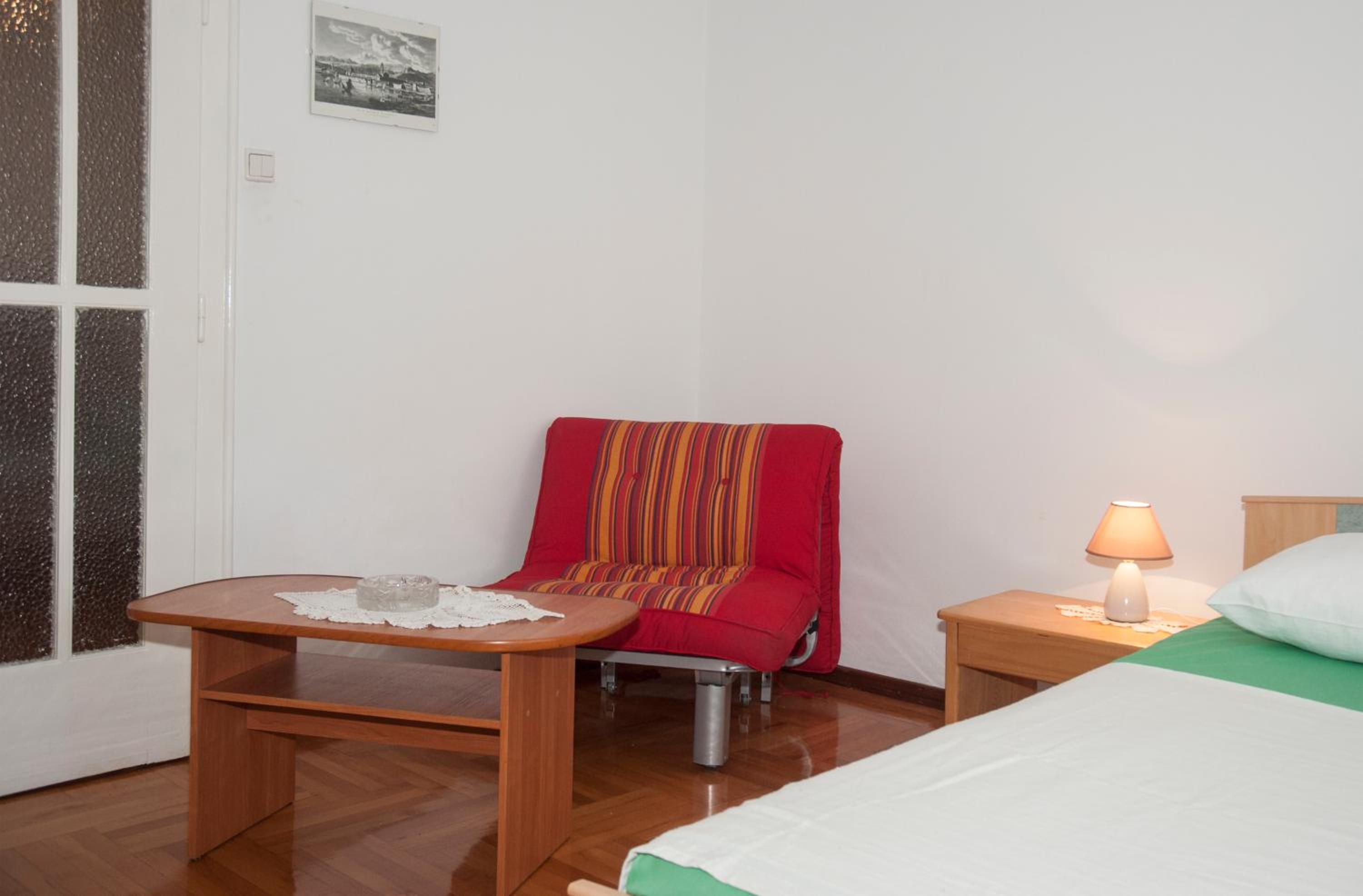 Apartment with Balcony - Photo 18