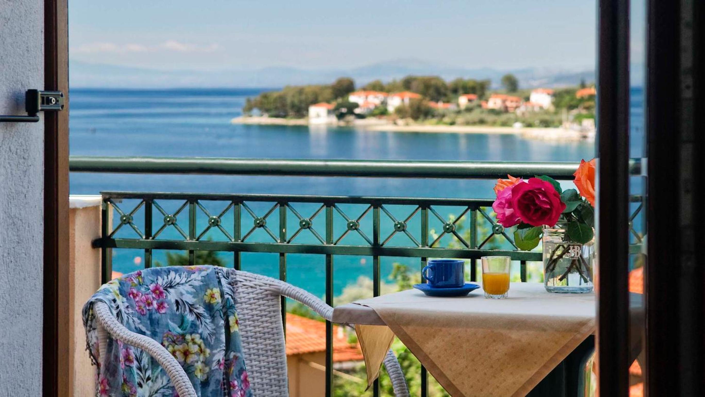 One-Bedroom Family Apartment with Sea View - Photo 7