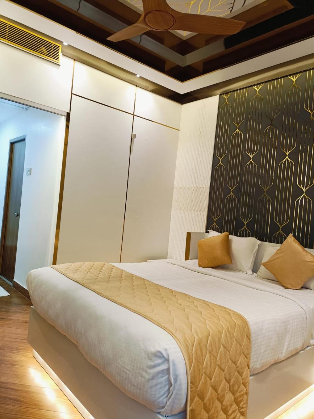 Deluxe Double Room photo 3