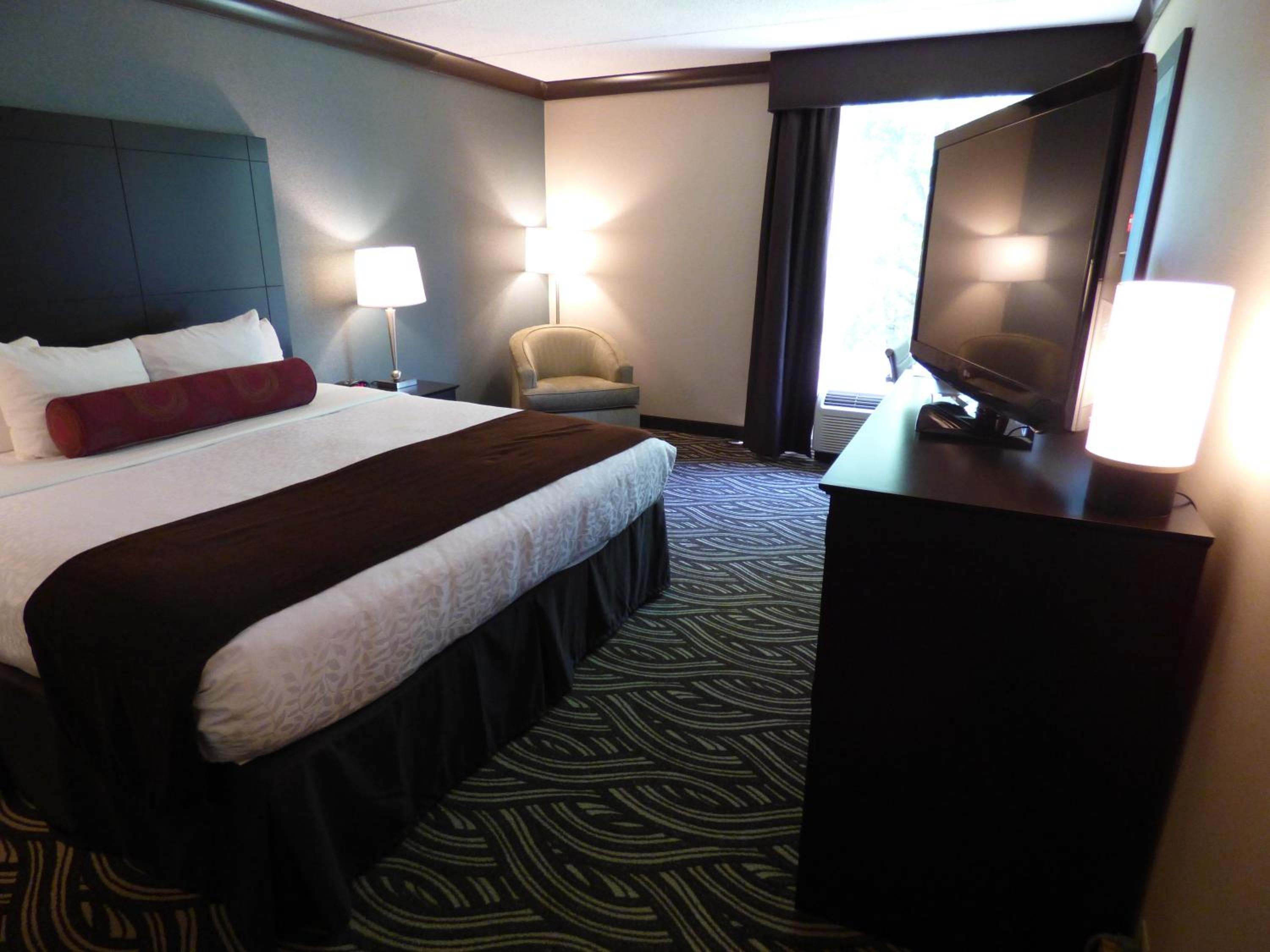 King Room with Bath Tub - Disability Access/Non-Smoking  - Photo 2