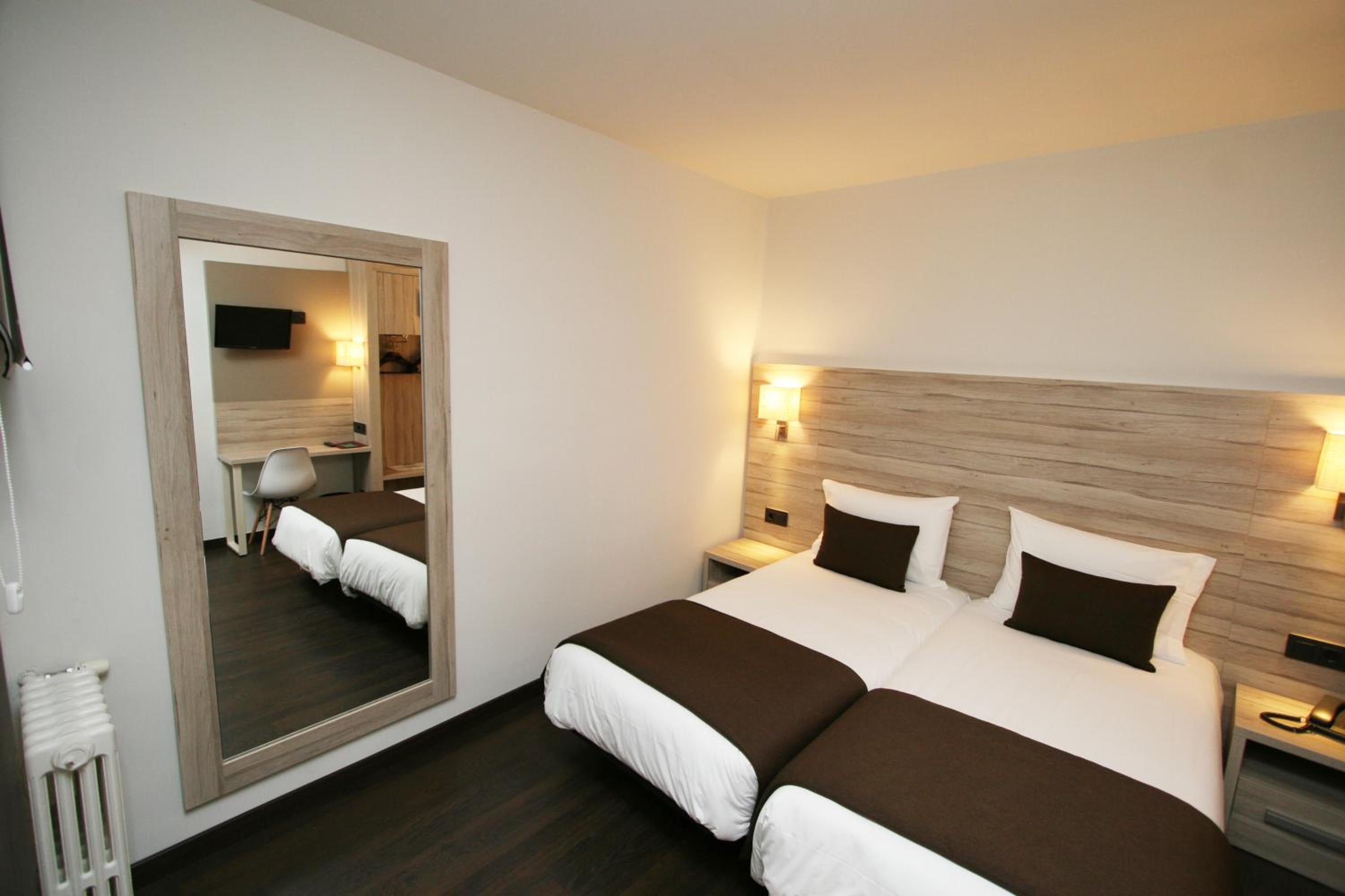 Double or Twin Room (Interior) photo 3