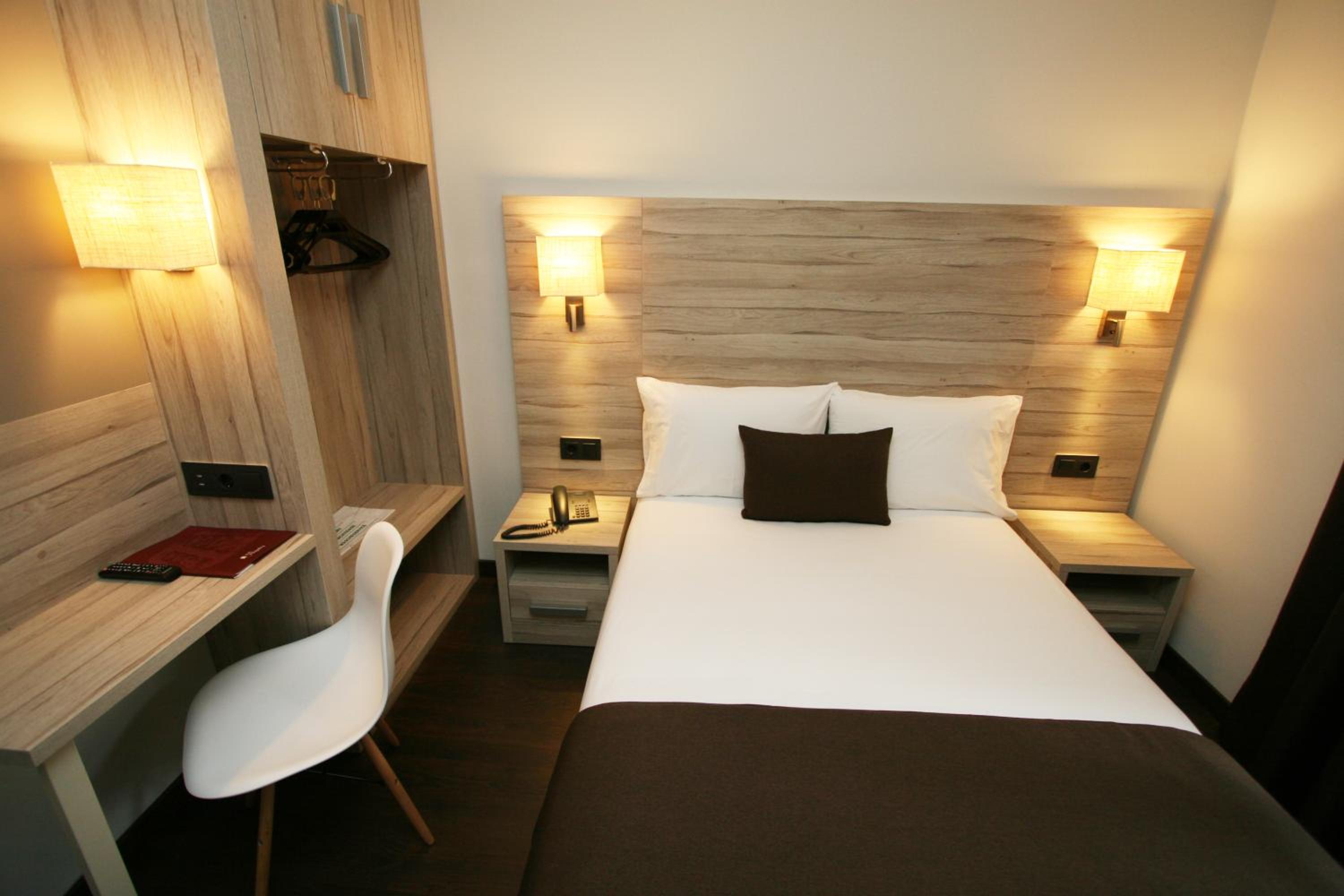 Economy Small Double Room photo 3