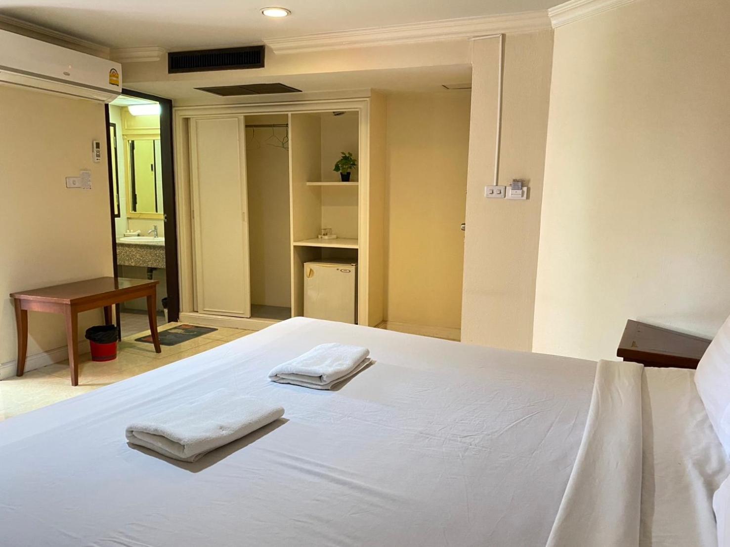 Budget Double Room photo 3