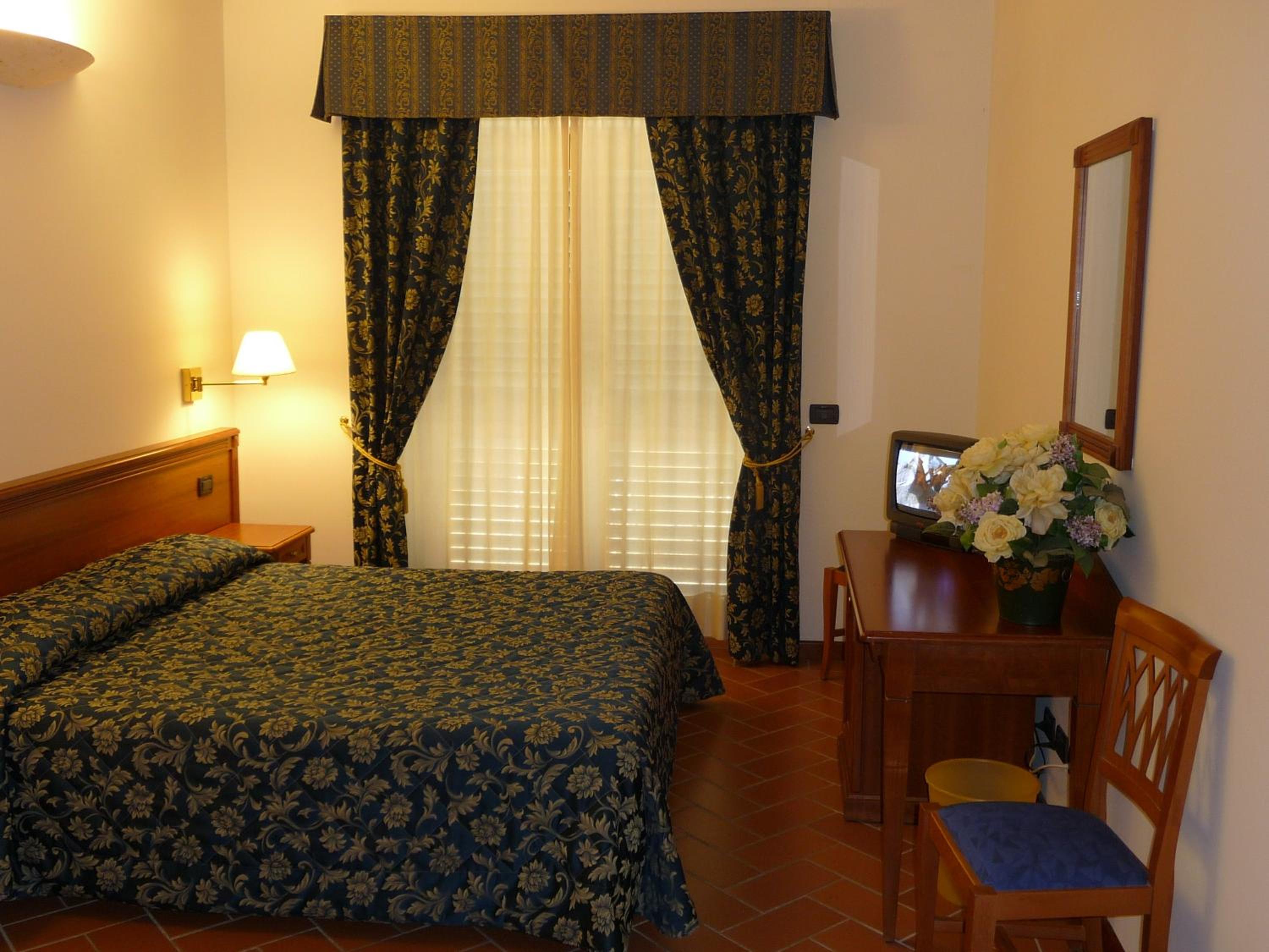 Double or Twin Room - Photo 3
