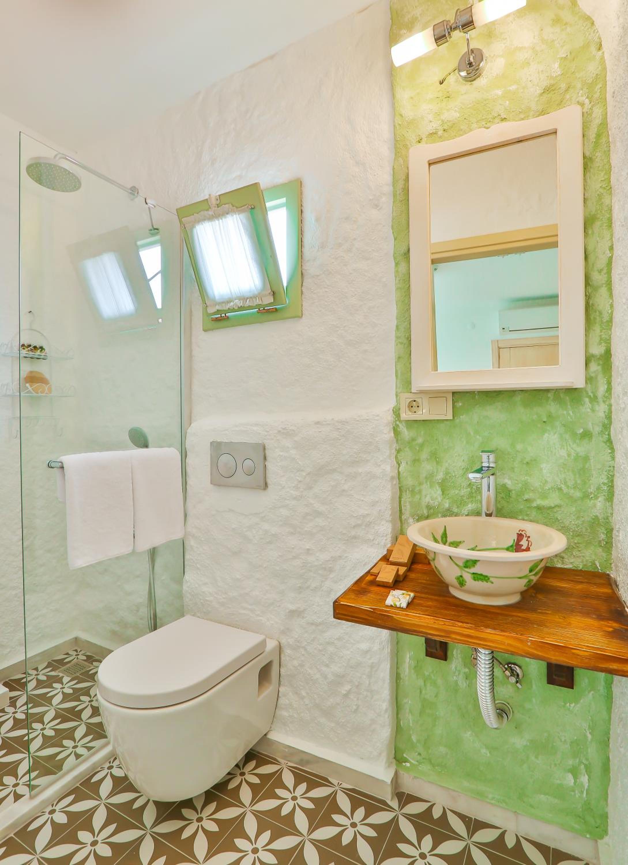 Deluxe Room with Terrace & Fireplace & Jakuzzi photo 3