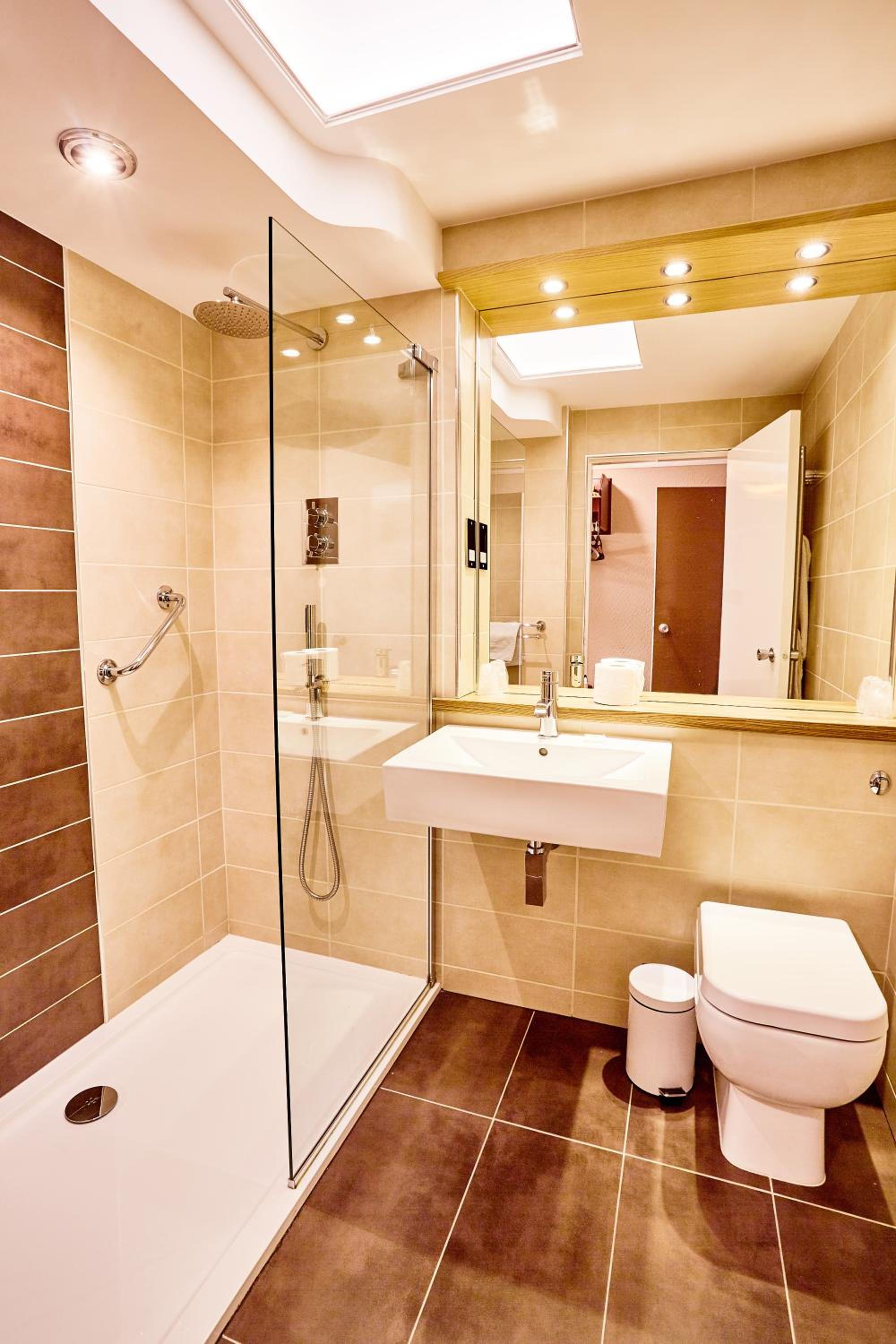 Double Room with Shower photo 3