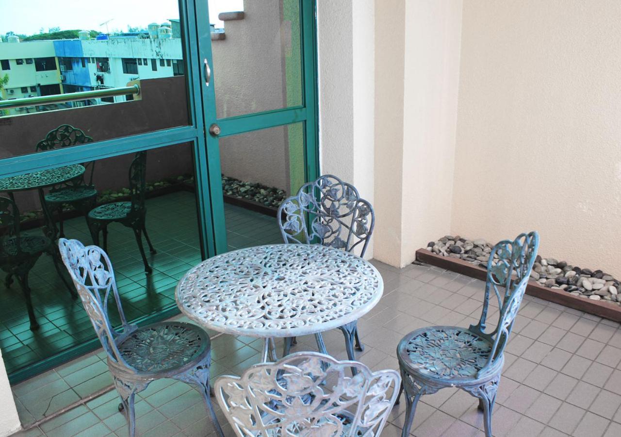Deluxe Double Room with Balcony - Photo 6