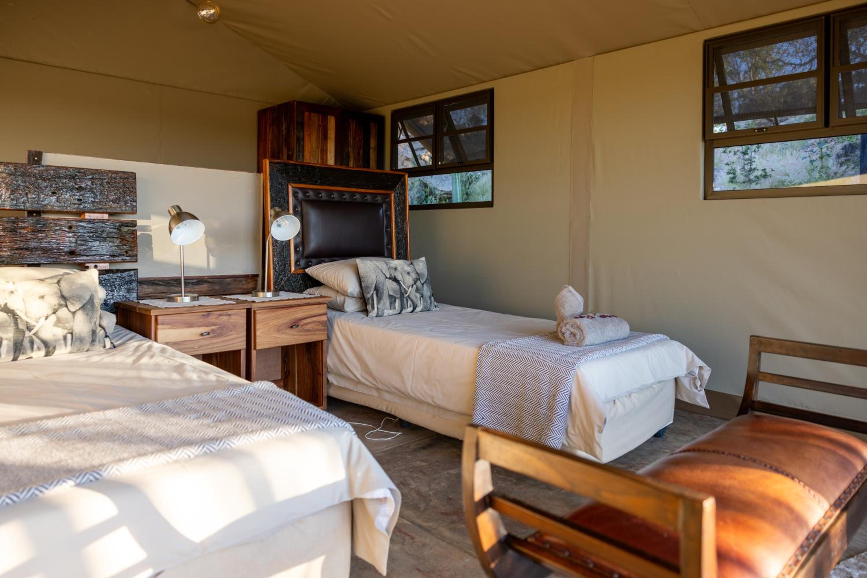 Twin Room with Private Bathroom photo 2