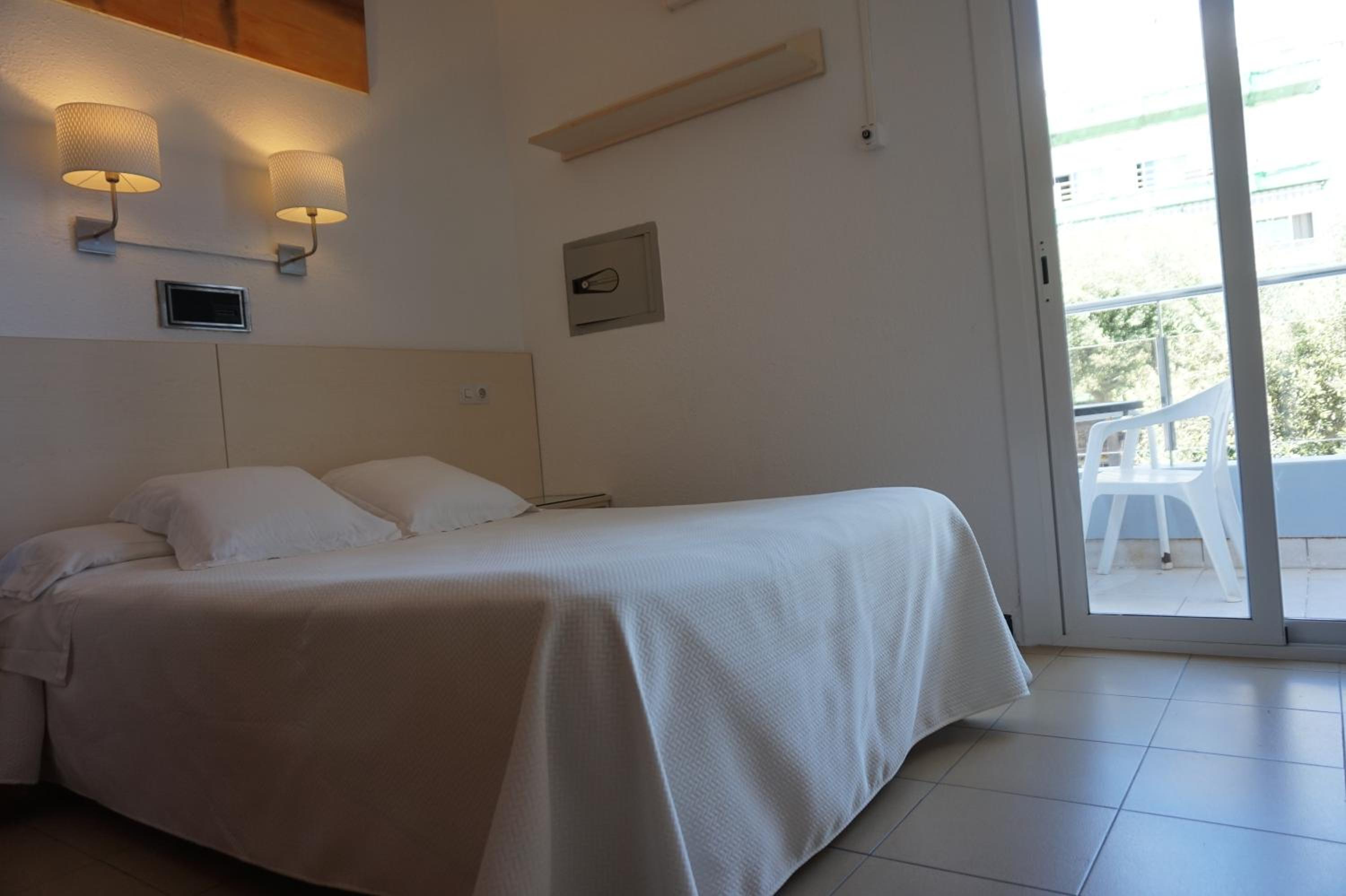 Double or Twin Room - Photo 1