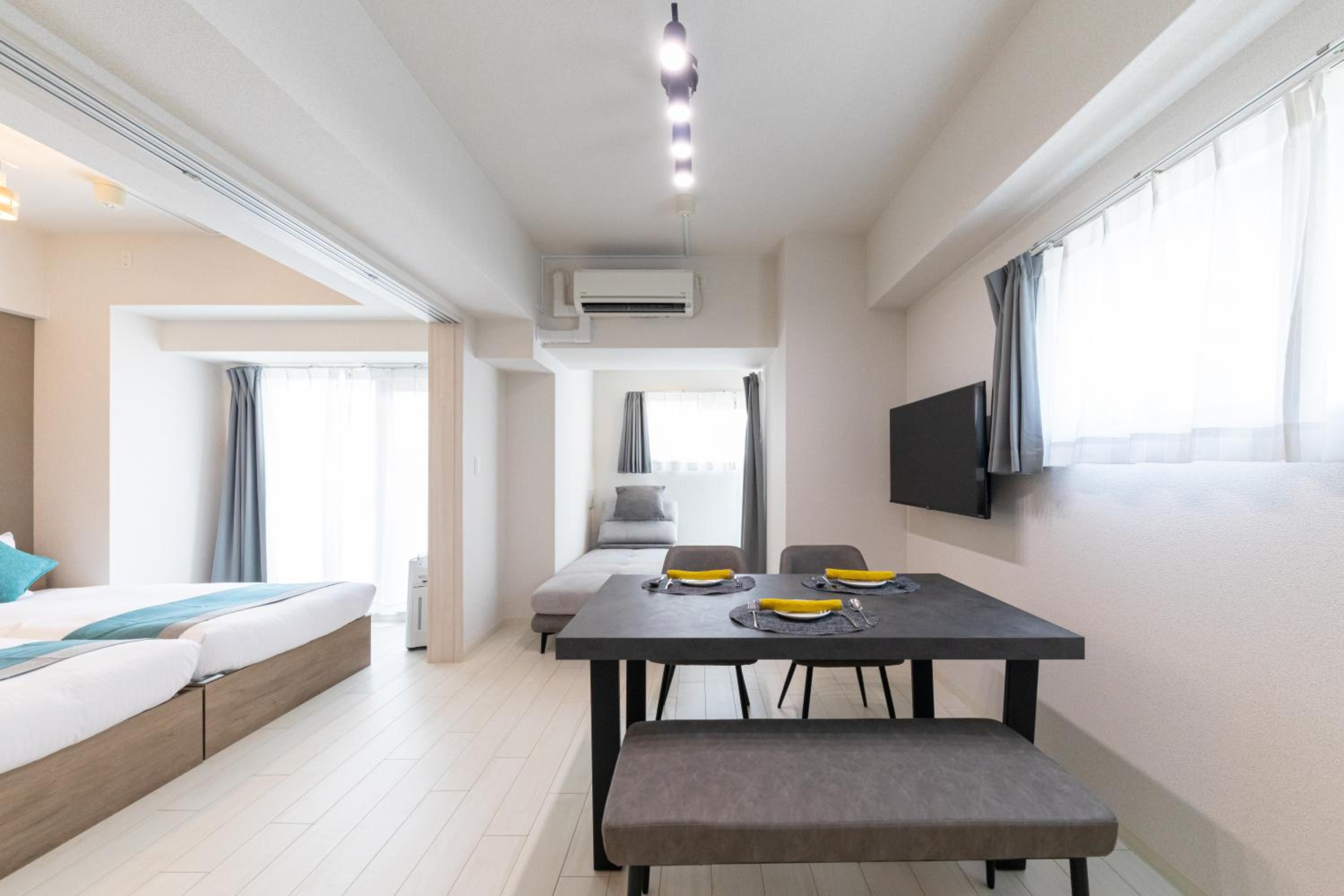 Deluxe Twin Room with Extra Bed and Balcony