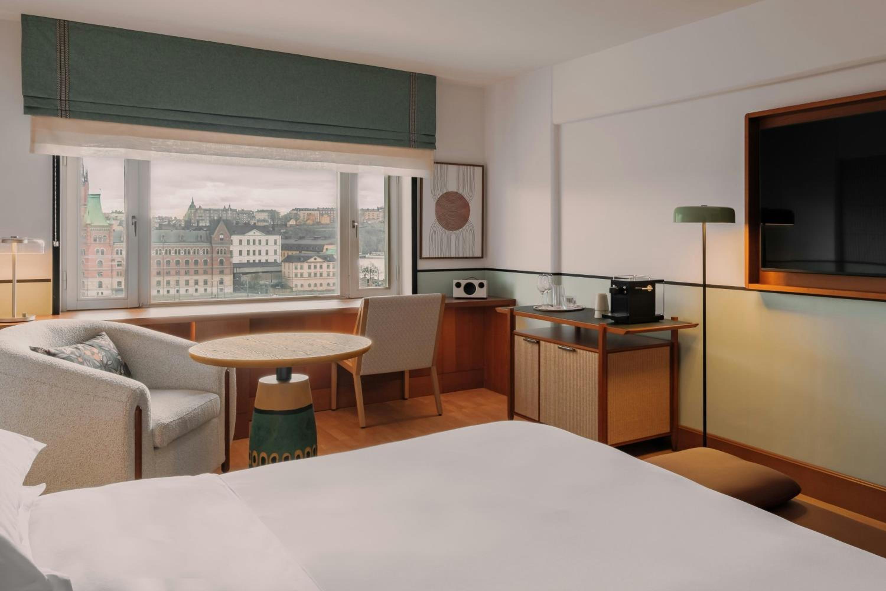 Club King Room with View - Club Lounge Access - Photo 1