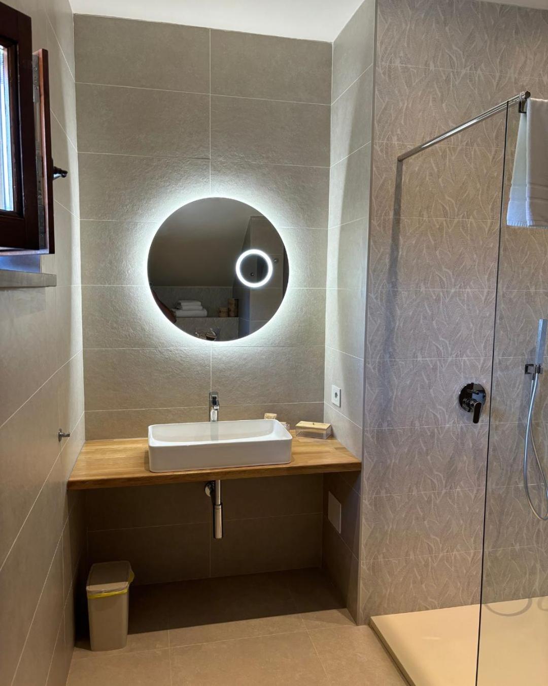 Quadruple Room with Private Bathroom photo 2