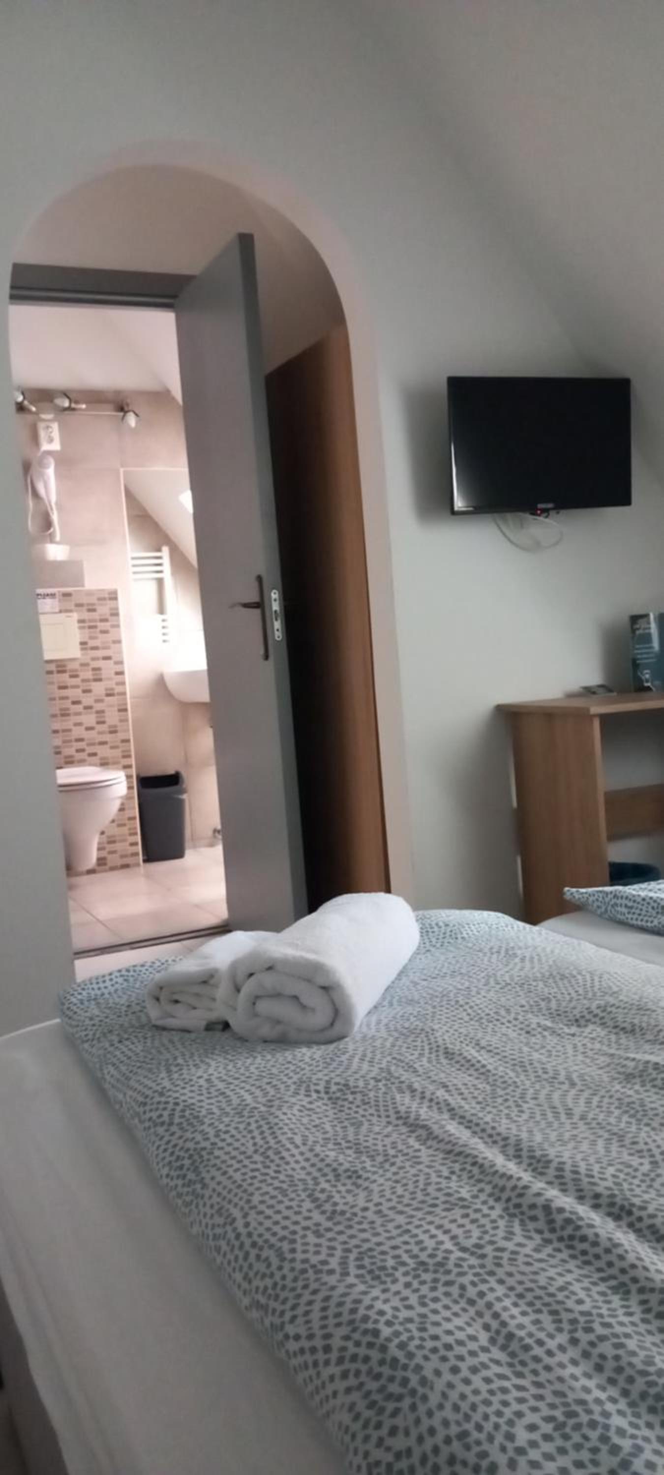 Budget Double Room photo 3