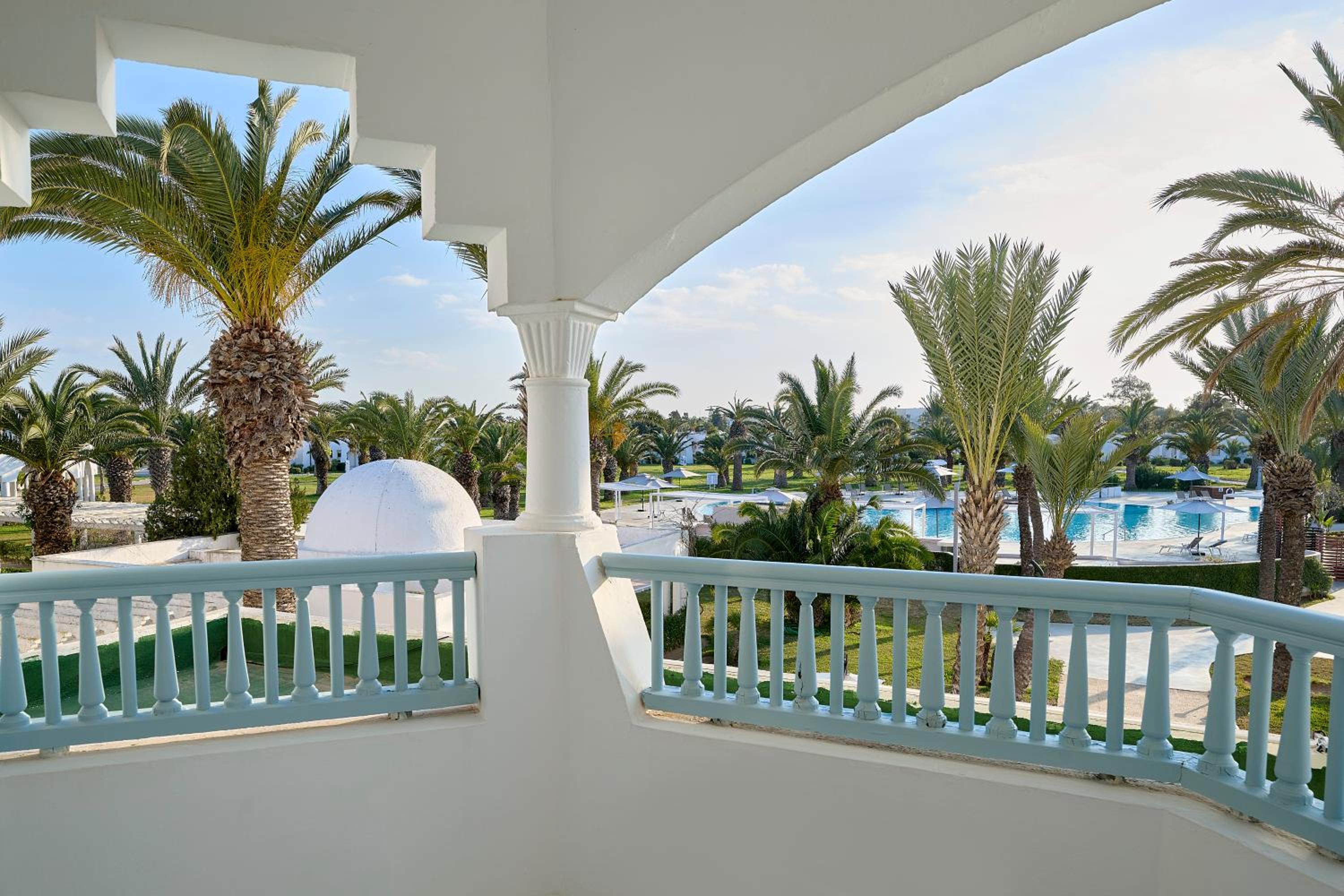 Suite with Pool View - Photo 2