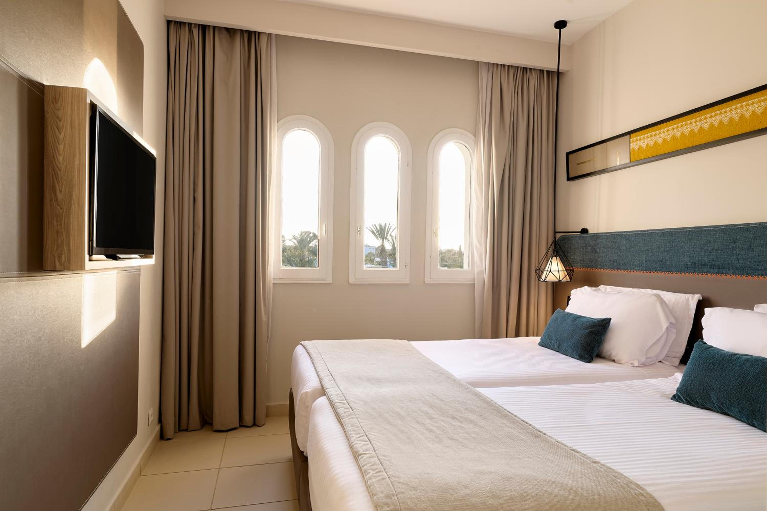 Suite with Garden View - Photo 2