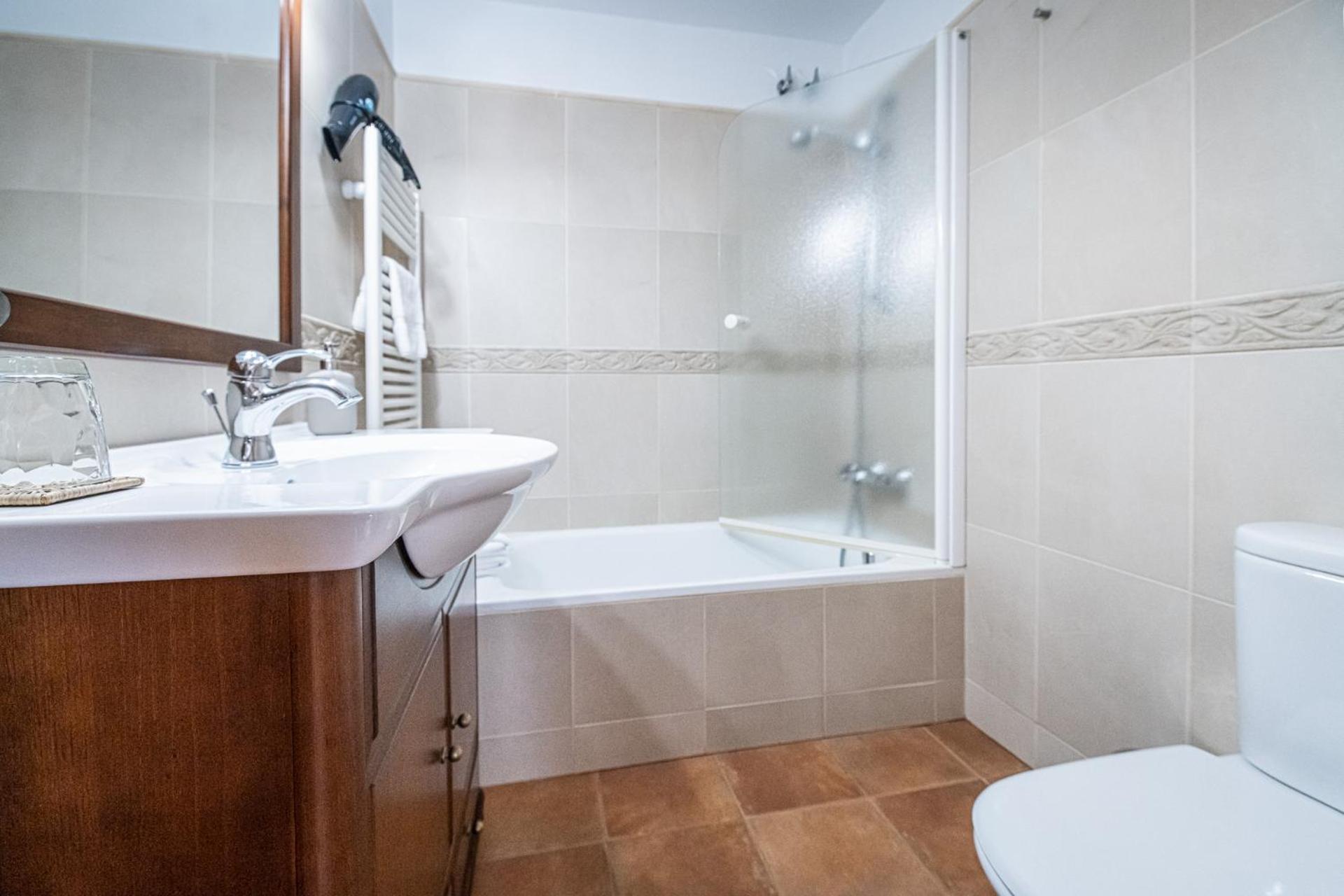 Two-Bedroom Deluxe Apartment with Balcony photo 3