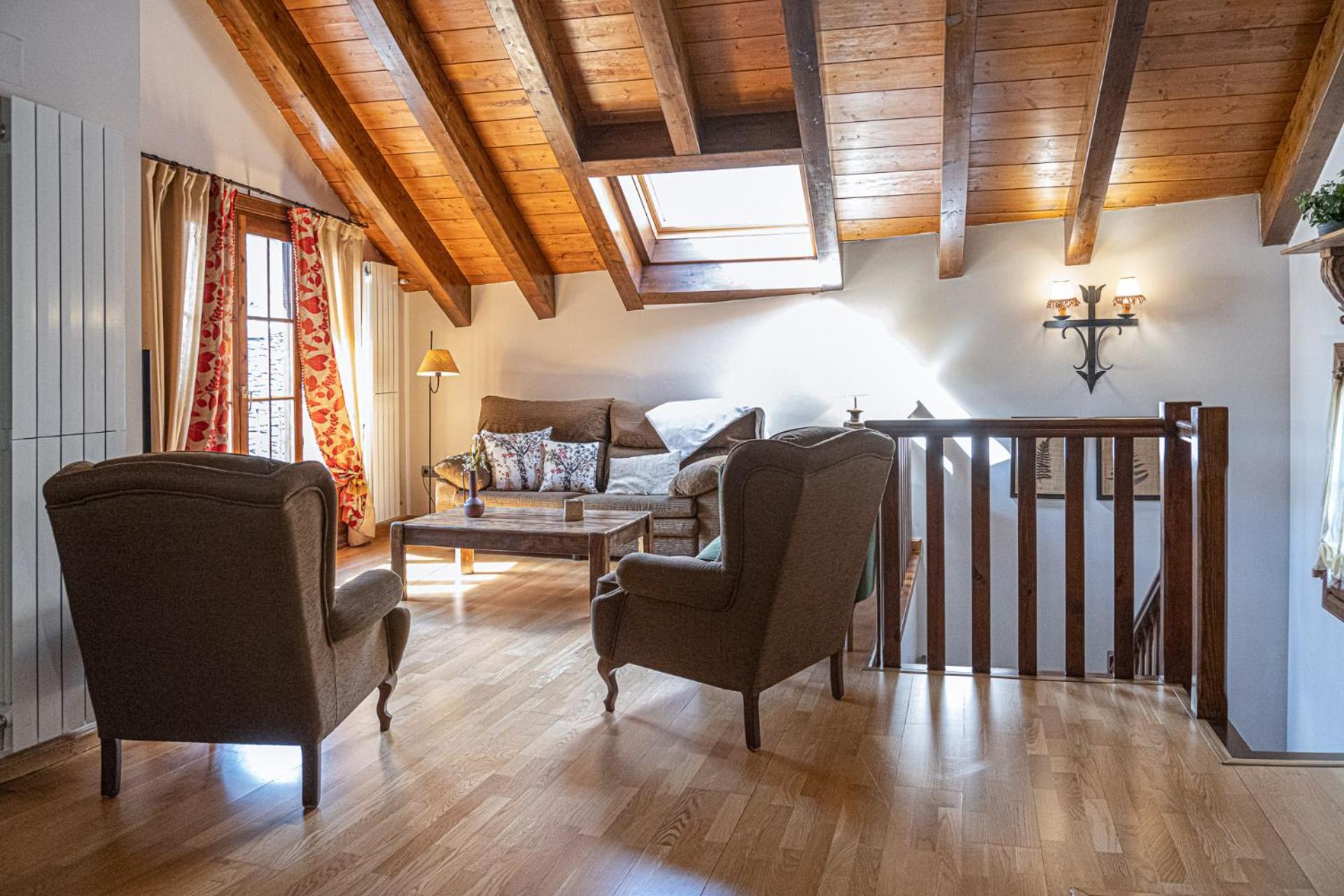 Two-Bedroom Deluxe Apartment with Balcony photo 2