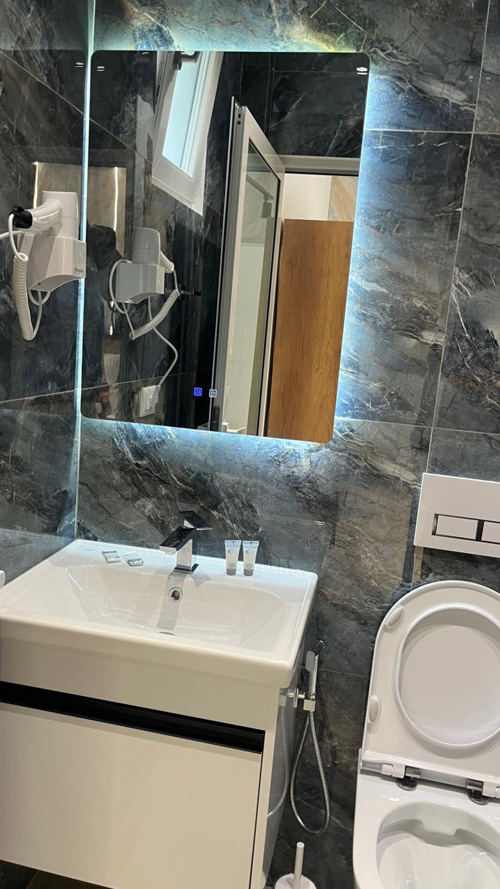 Suite with Spa Bath photo 1