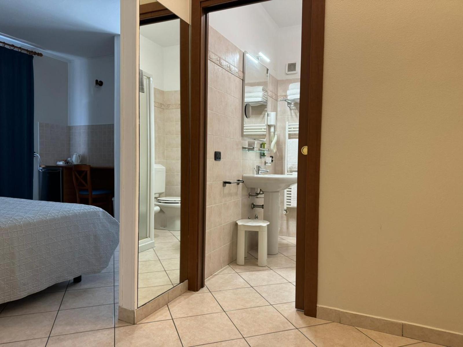 Economy Quadruple Room photo 3