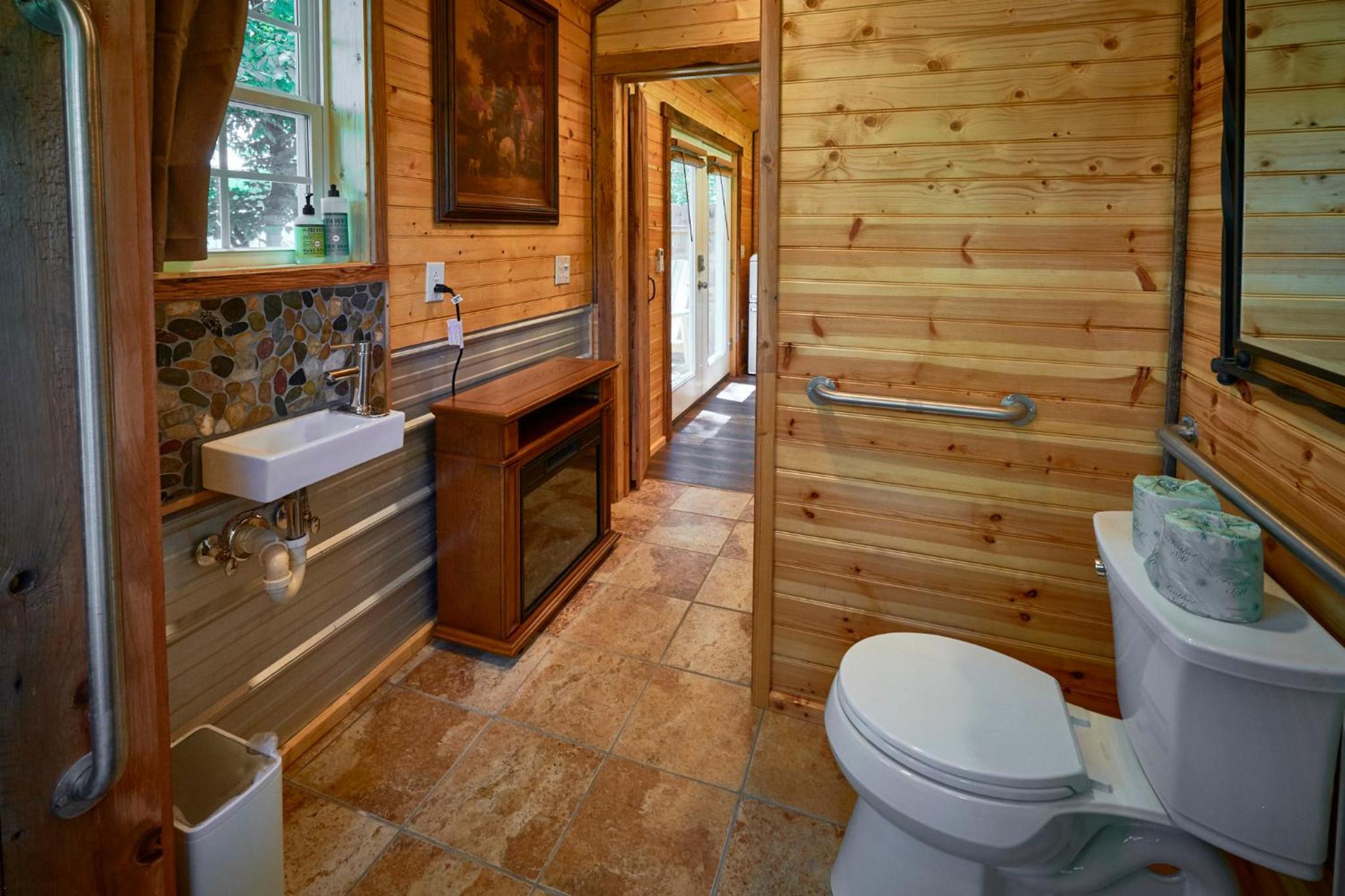 Deluxe King Suite