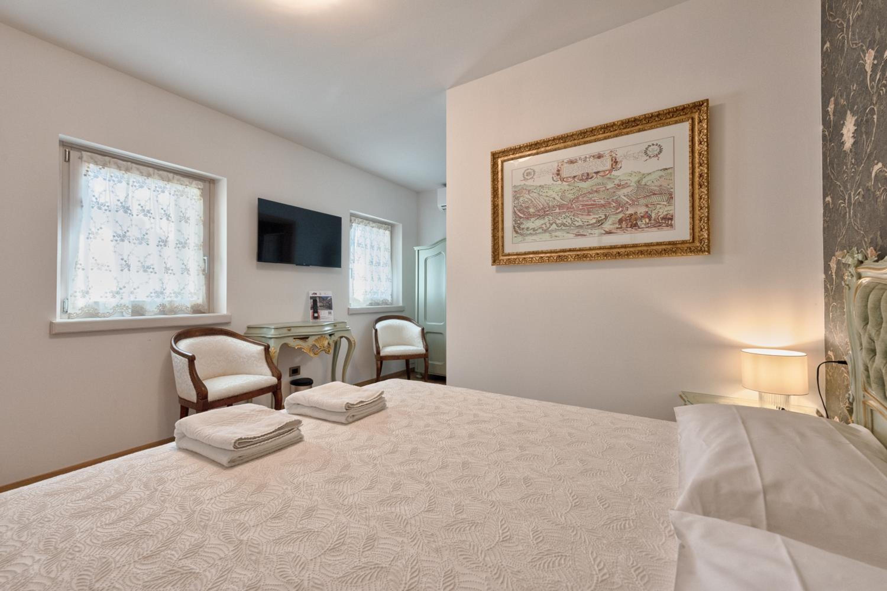Large Double Room photo 2