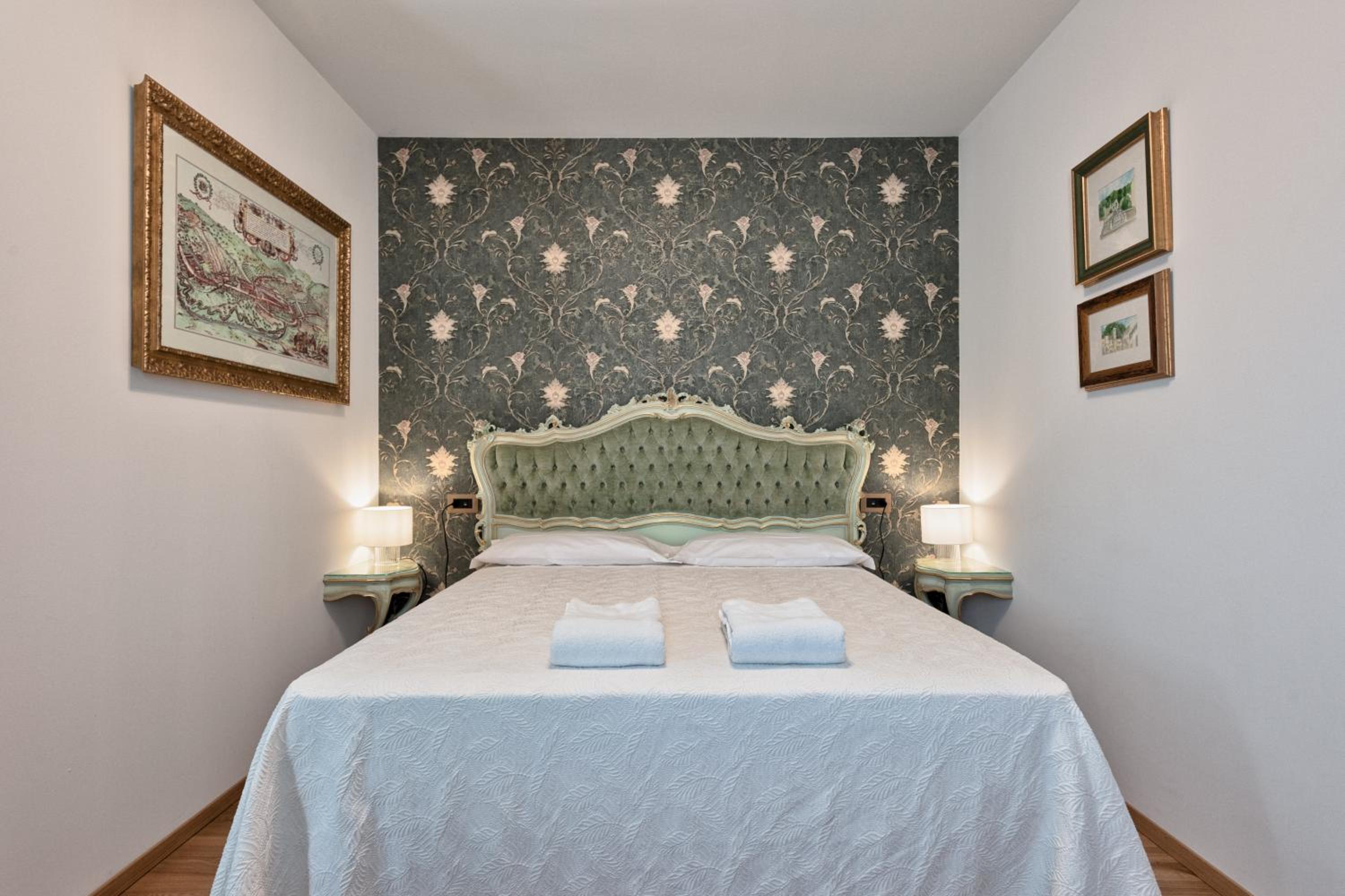 Large Double Room photo 3
