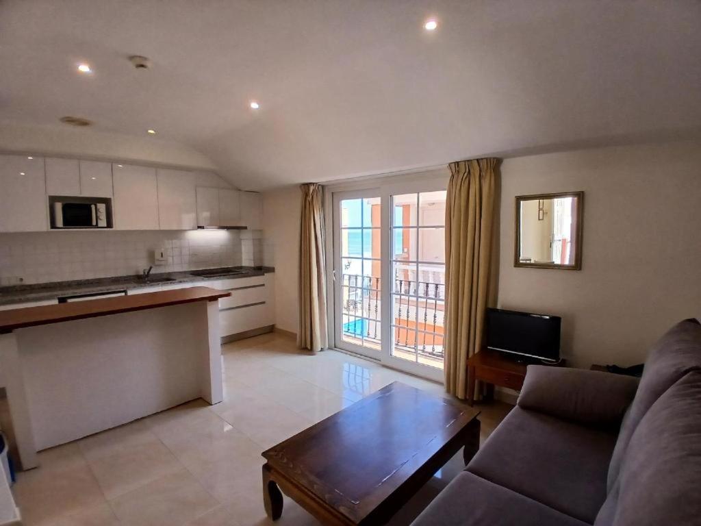 One-Bedroom Apartment (3 Adults + 1 Child) photo 2