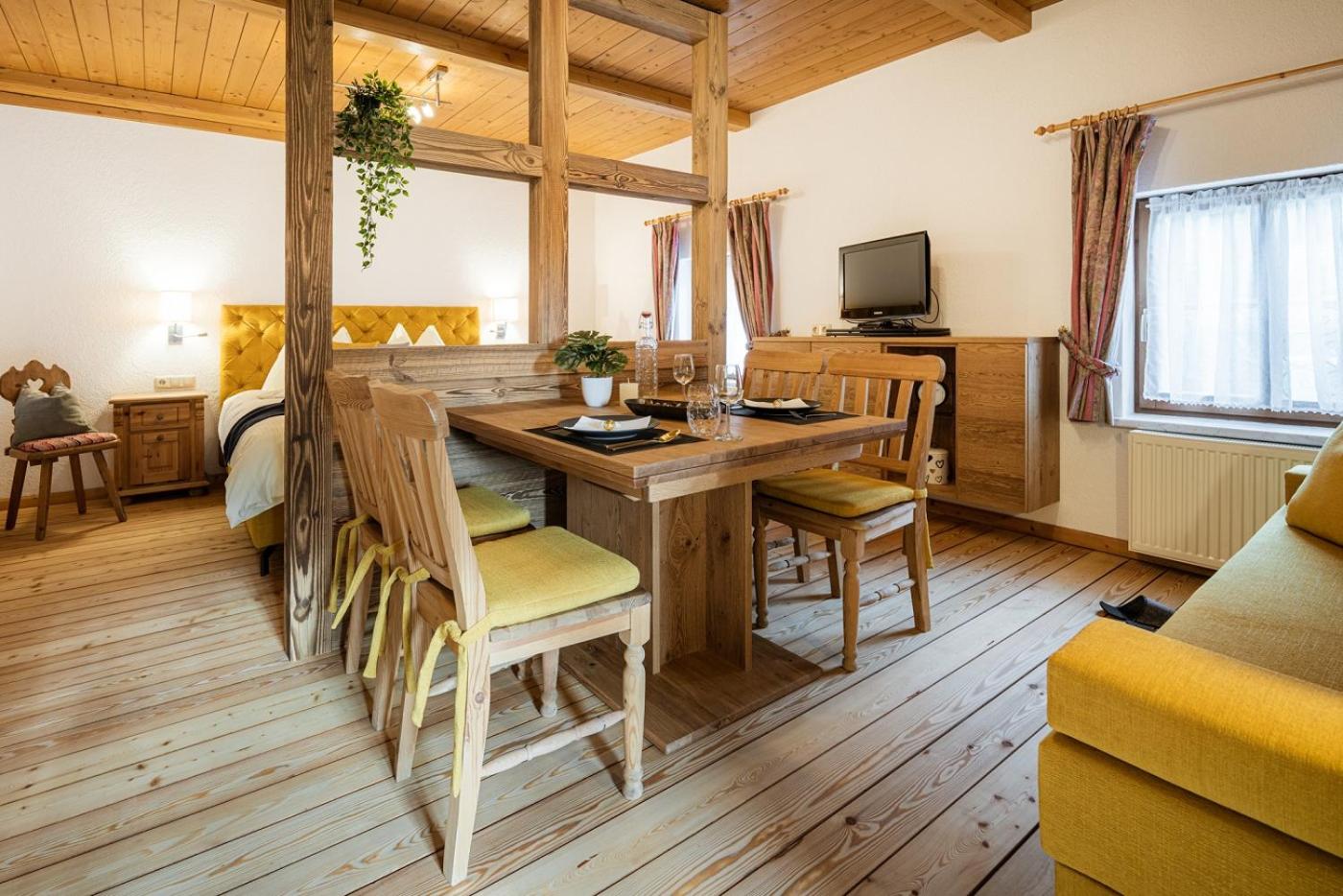 One-Bedroom Apartment with Balcony photo 3