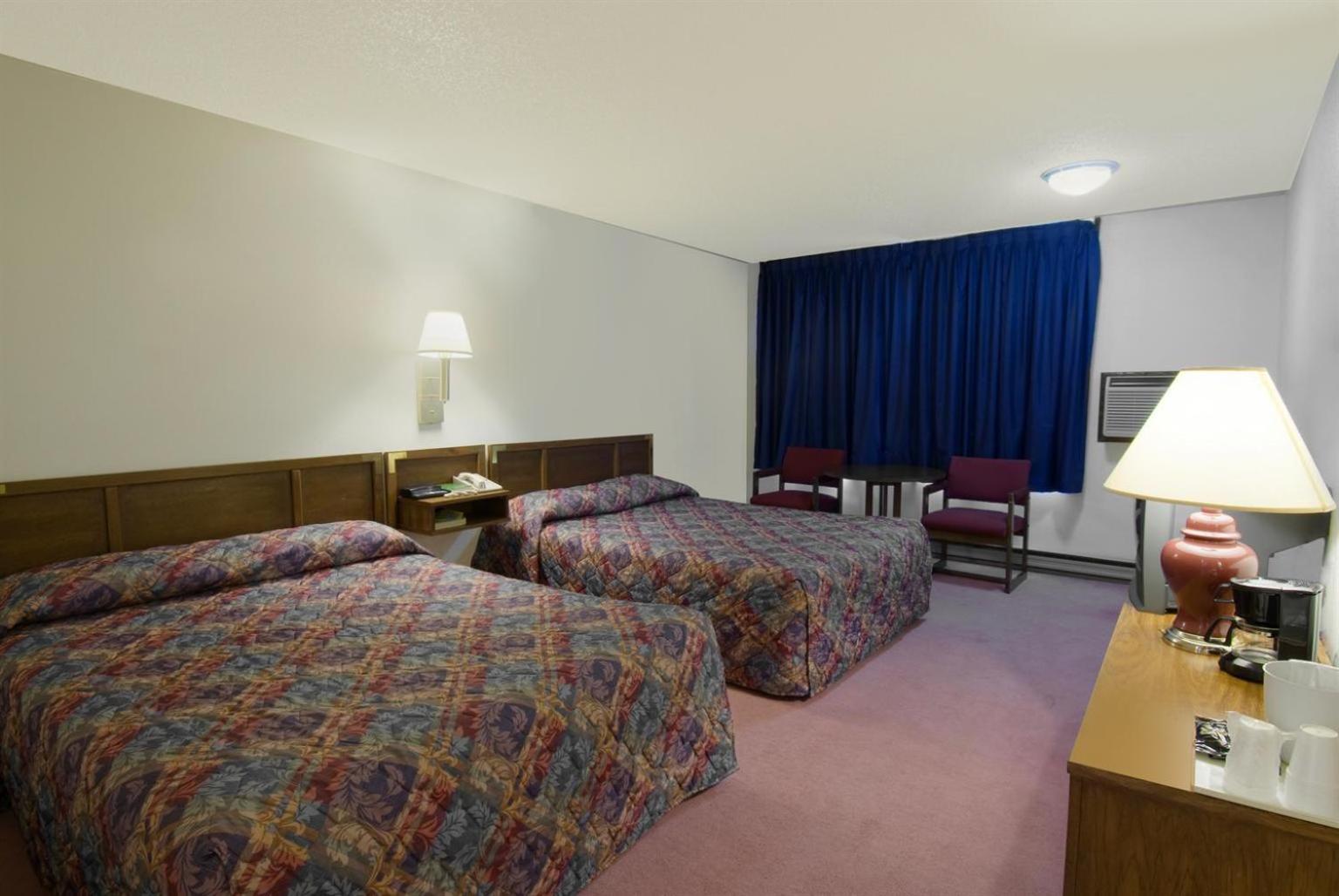 Queen Room photo 1