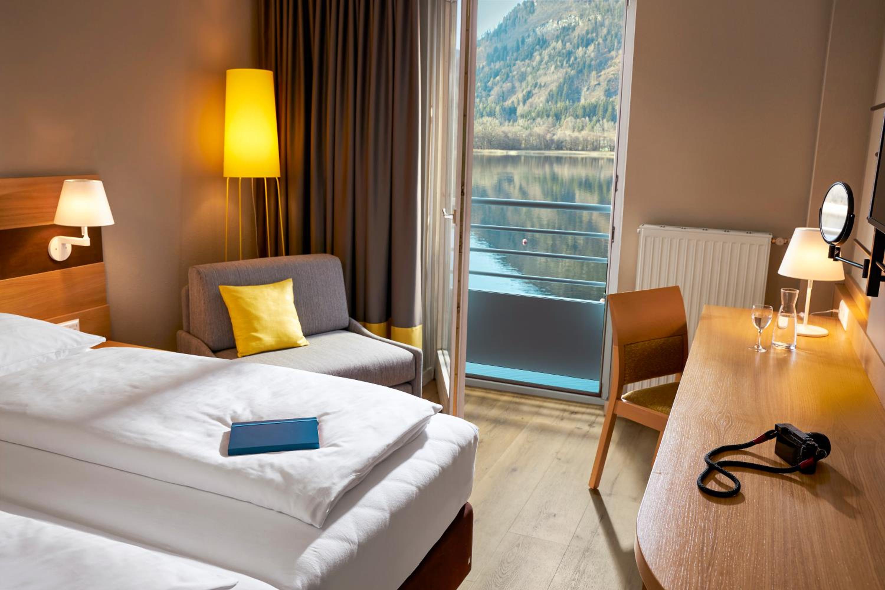 Double Room with Lake View photo 3