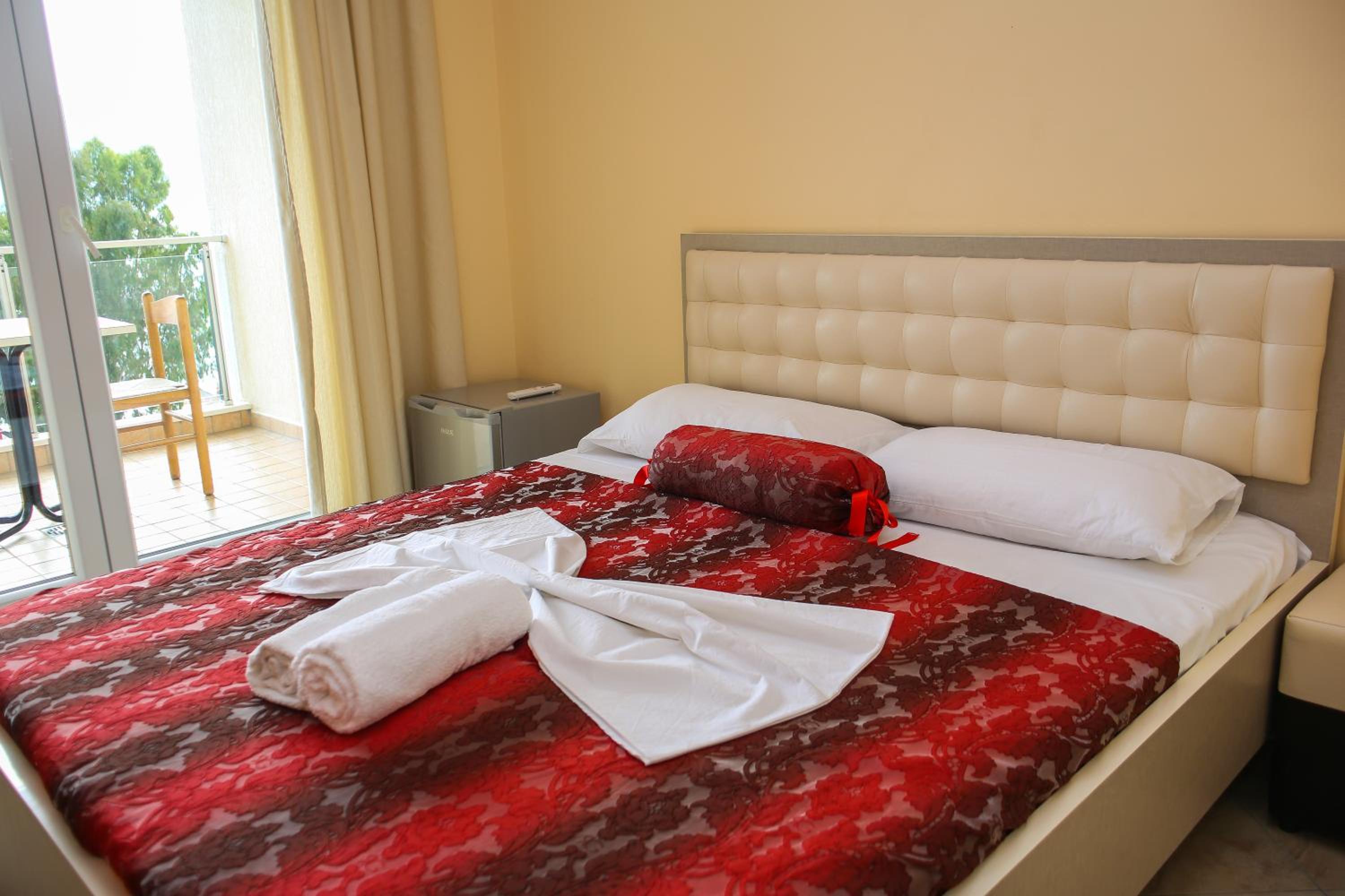 Double Room with Balcony and Partial Sea View