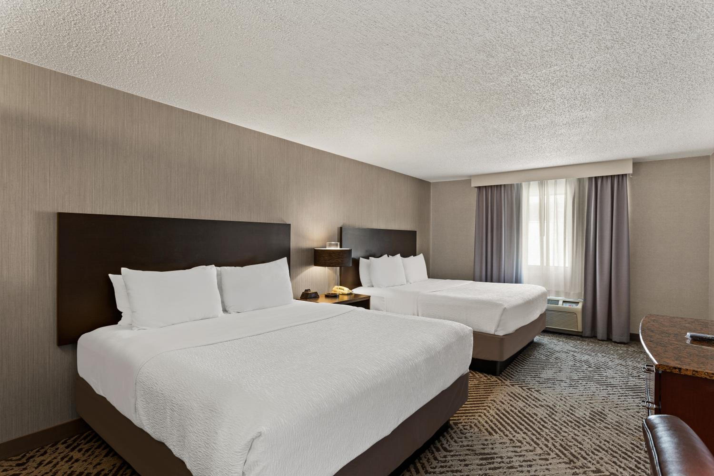 King Room with Two King Beds - Non-Smoking - Photo 4