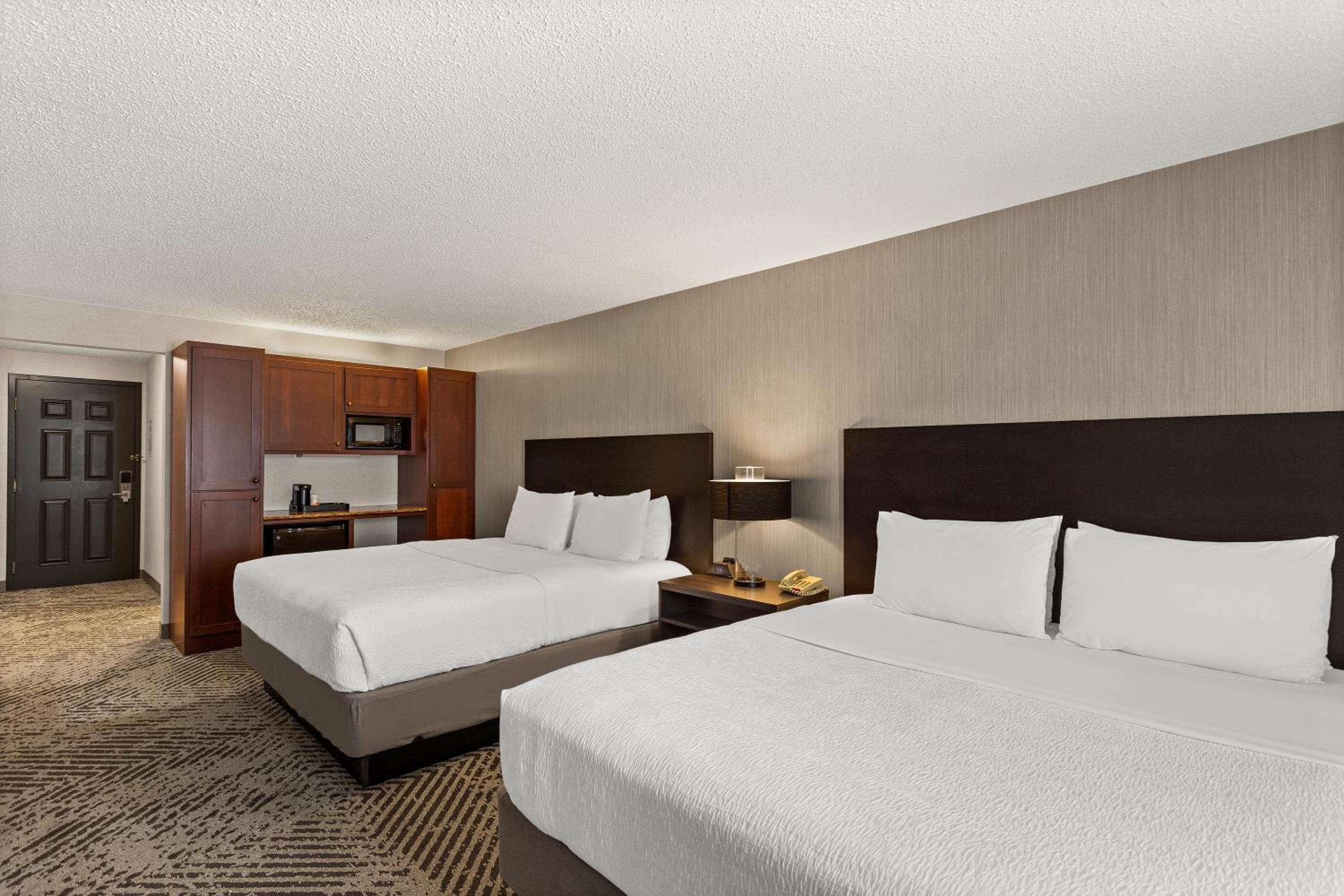 King Room with Two King Beds - Non-Smoking - Photo 3