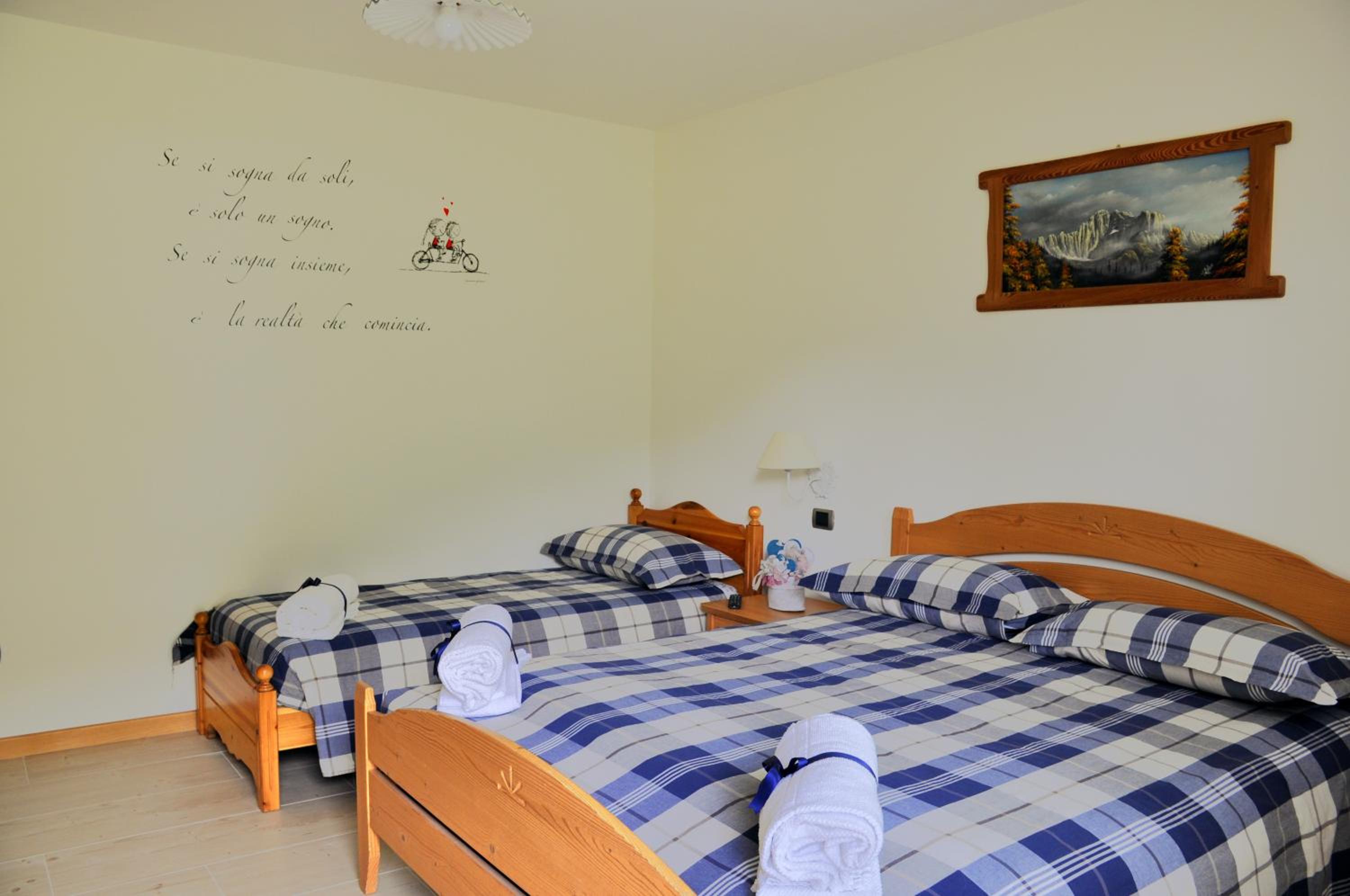 Deluxe Triple Room photo 2