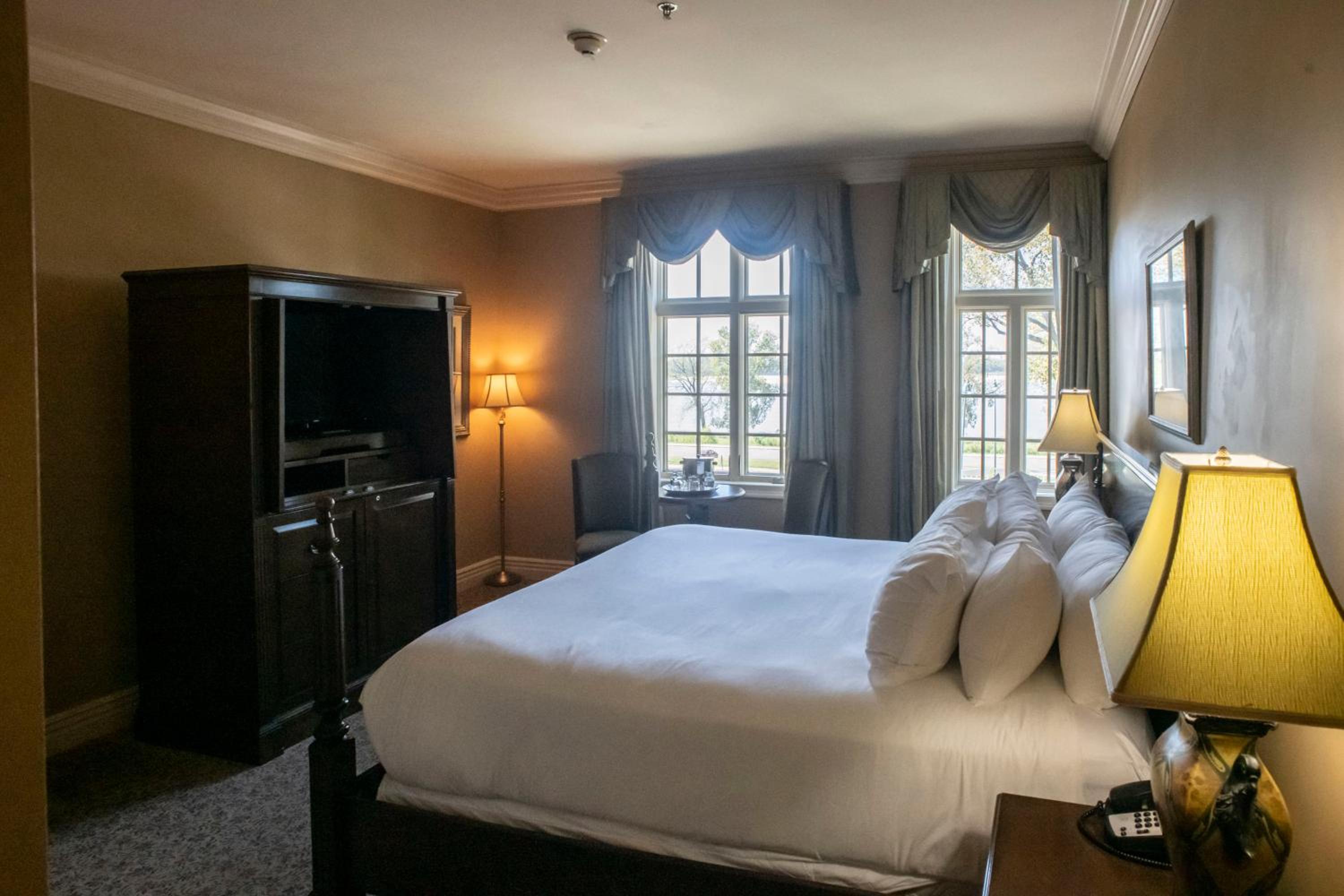 Deluxe Queen Room - Photo 1