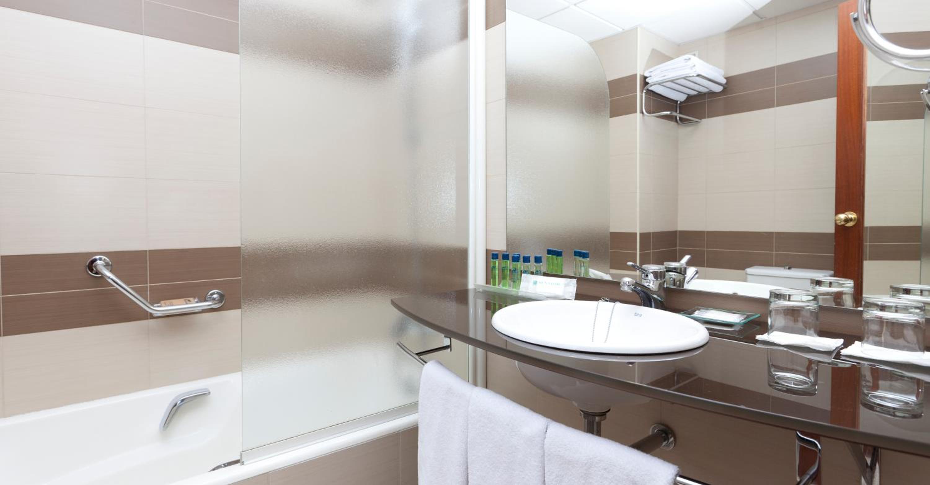 Double or Twin Room - Photo 4