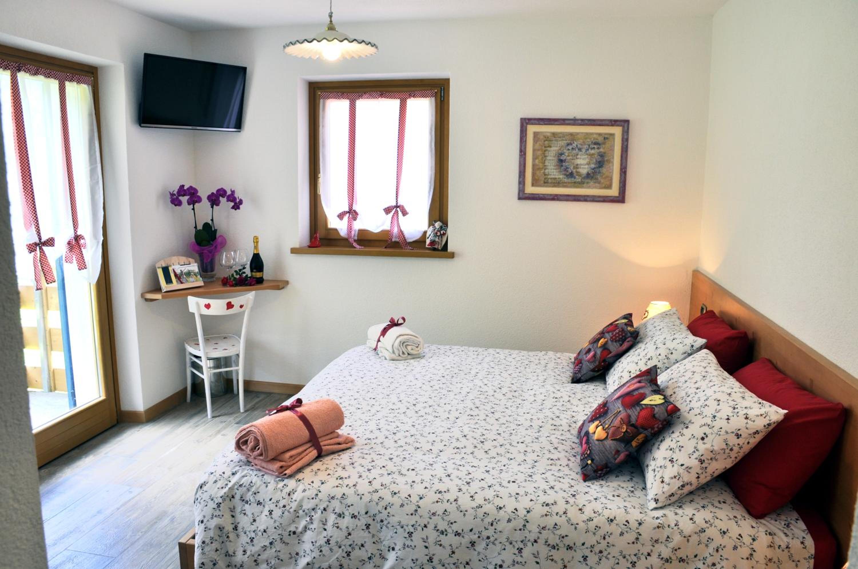Deluxe Double Room with Balcony photo 3