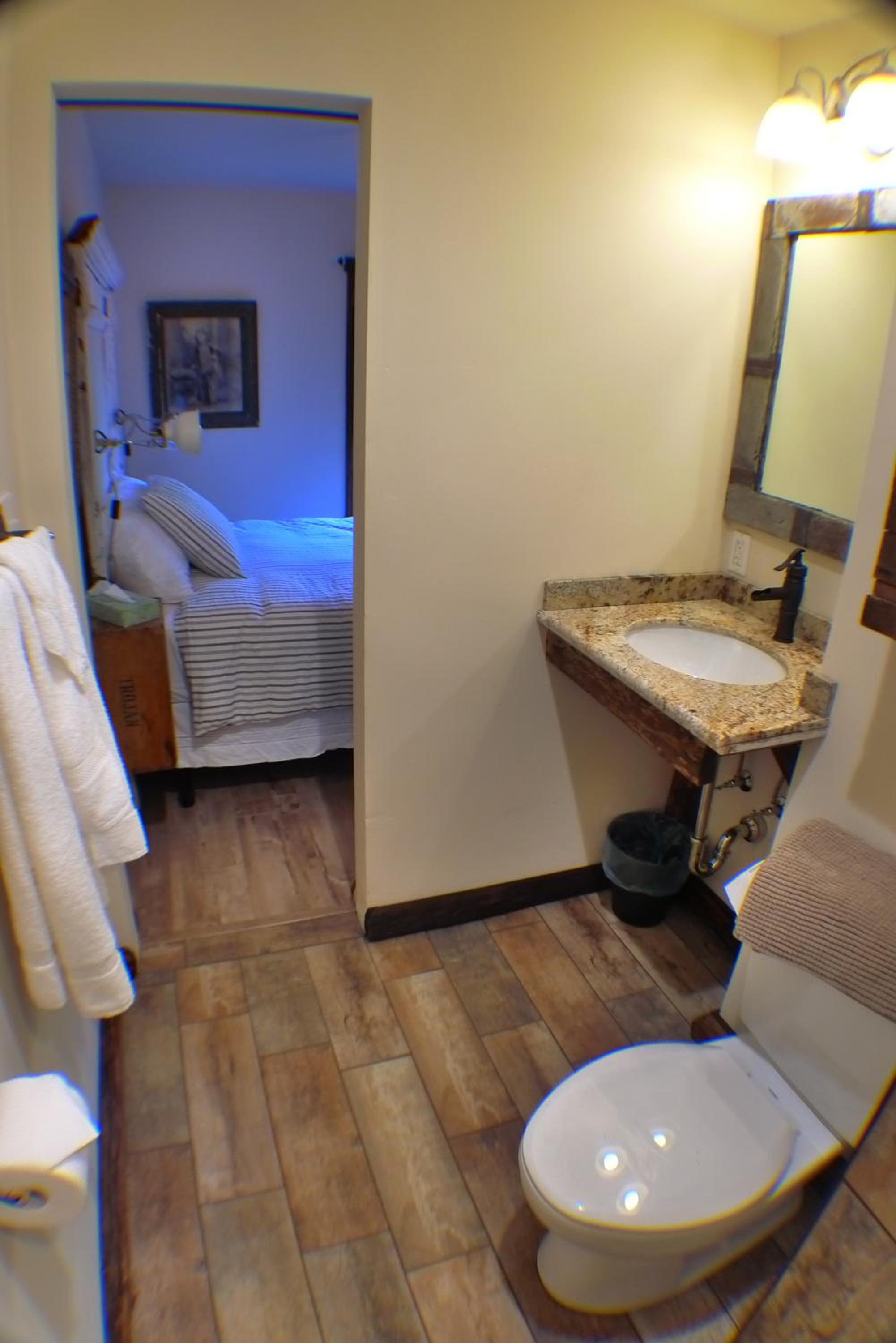 Double Room with Private Bathroom #2 - Photo 10