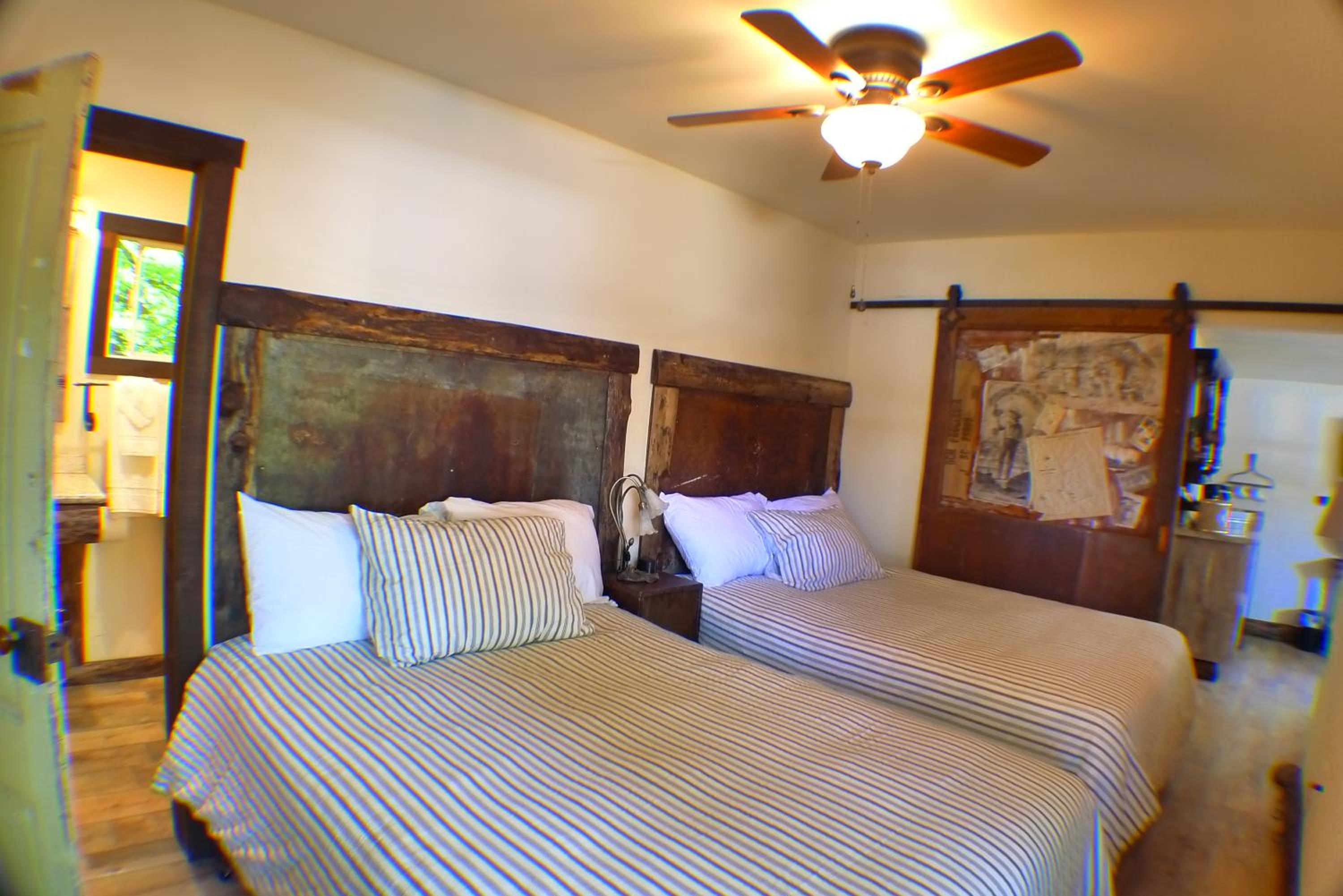 Double Room with Private Bathroom #2 - Photo 23