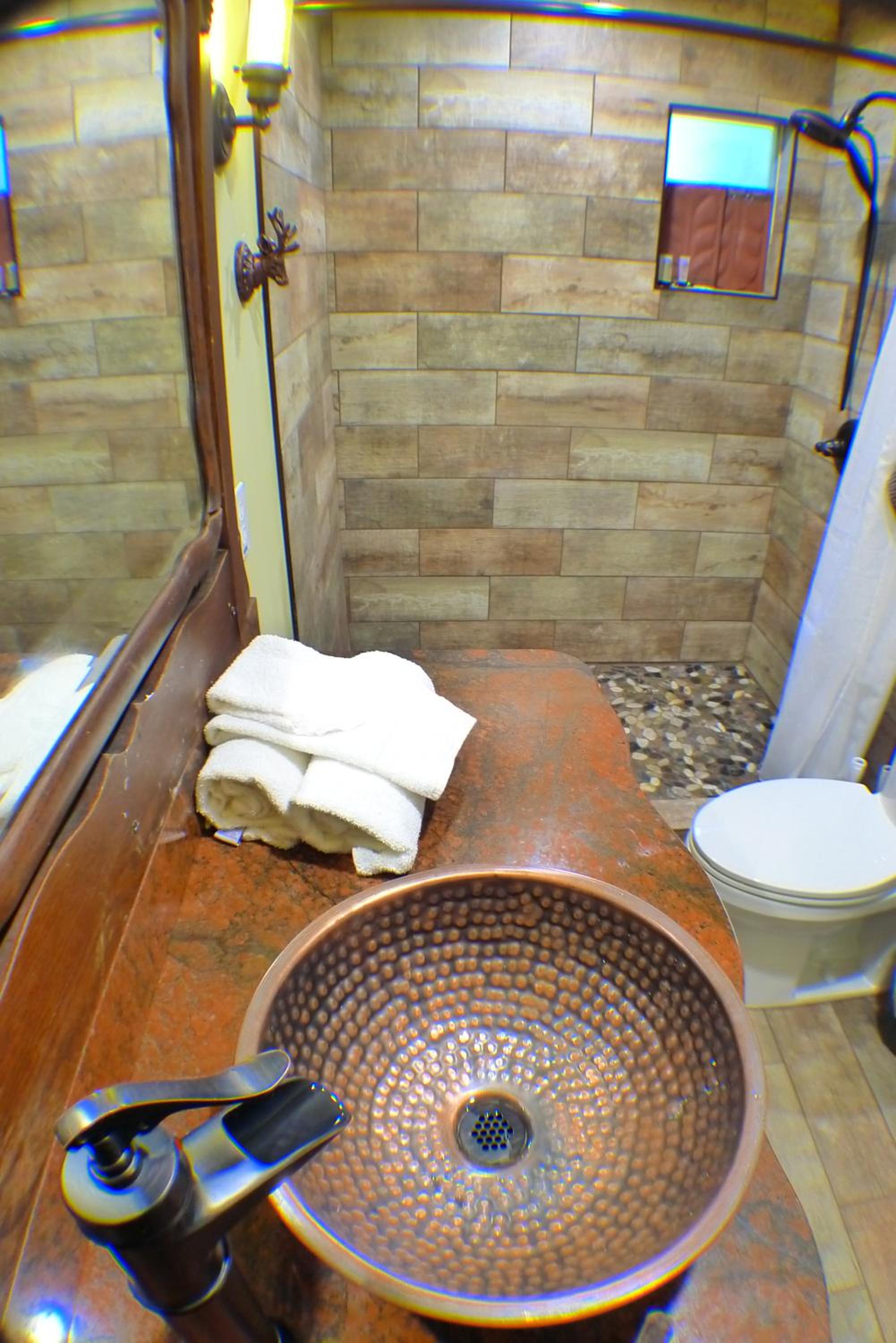 One-Bedroom Suite #4 - Photo 8