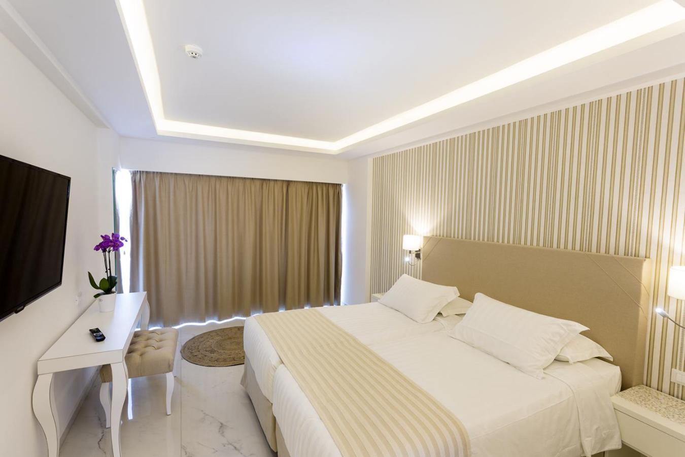 Double or Twin Room with Partial Sea View