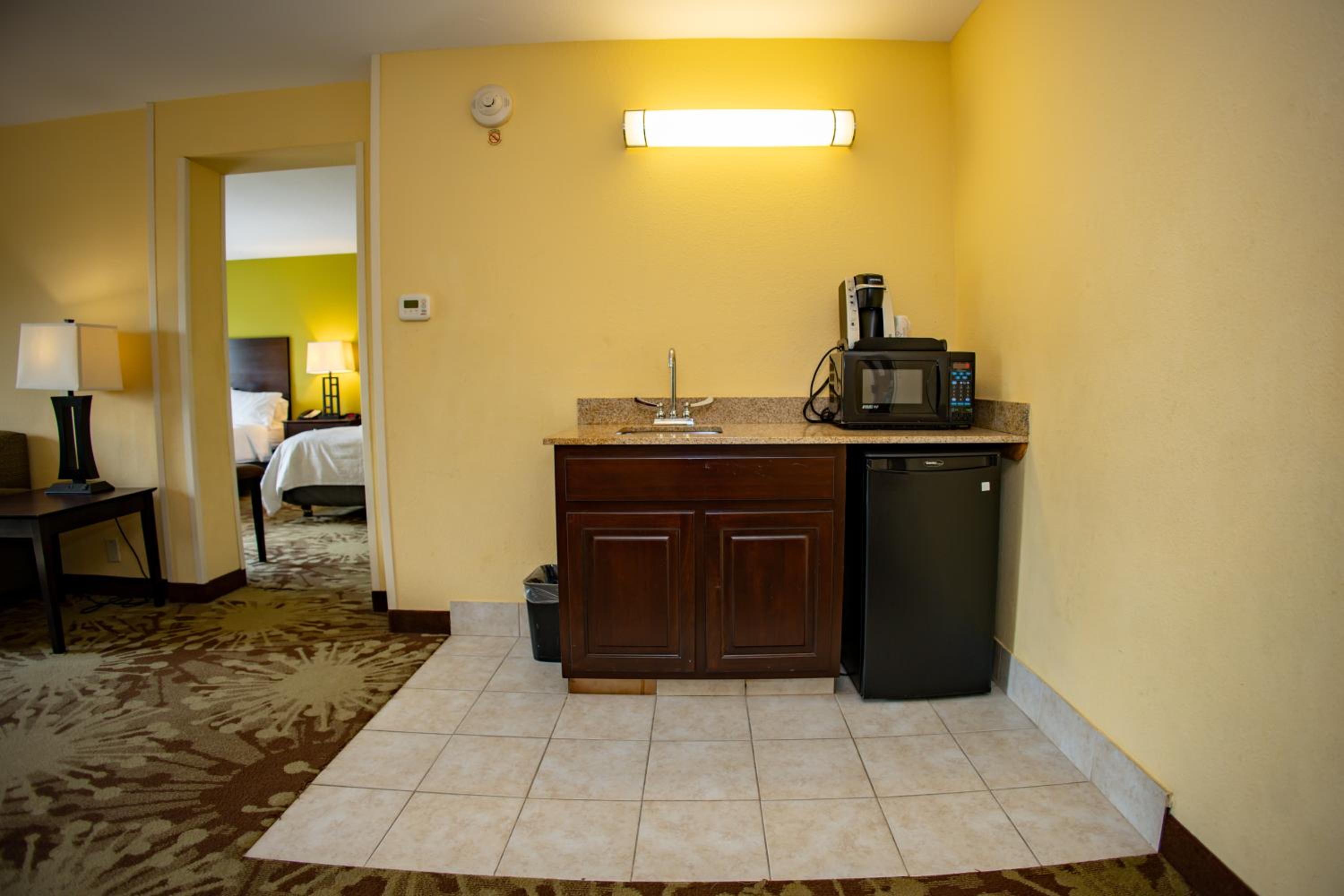 One-Bedroom Suite with Two Double Beds - Non-Smoking - Photo 7