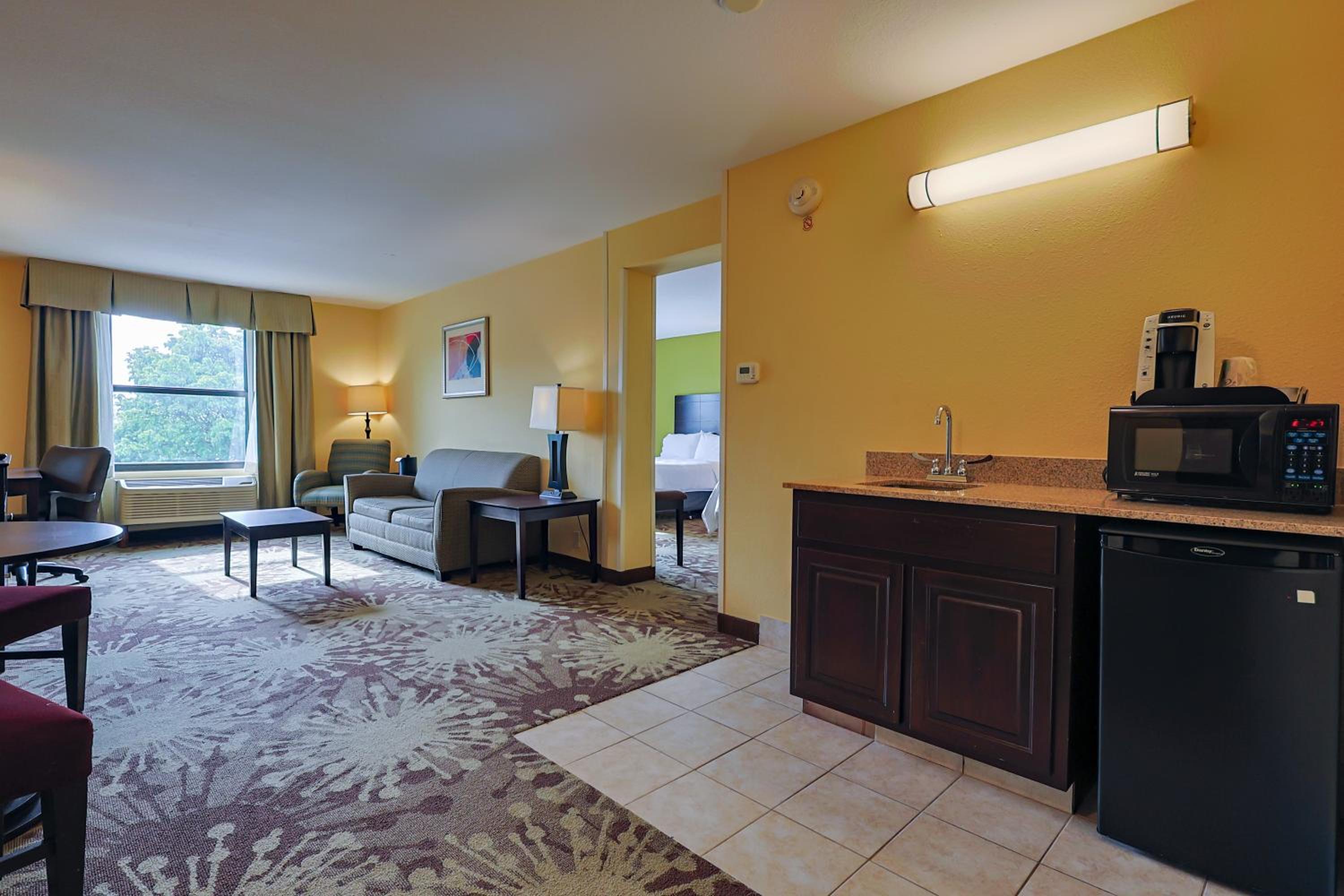 One-Bedroom King Suite - Non-Smoking - Photo 8