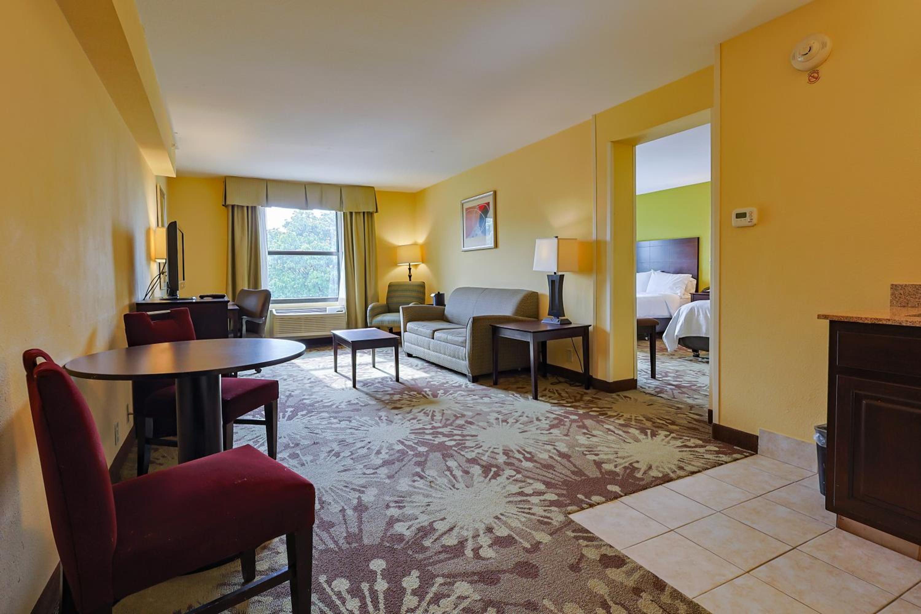 One-Bedroom Suite with Two Double Beds - Non-Smoking - Photo 5