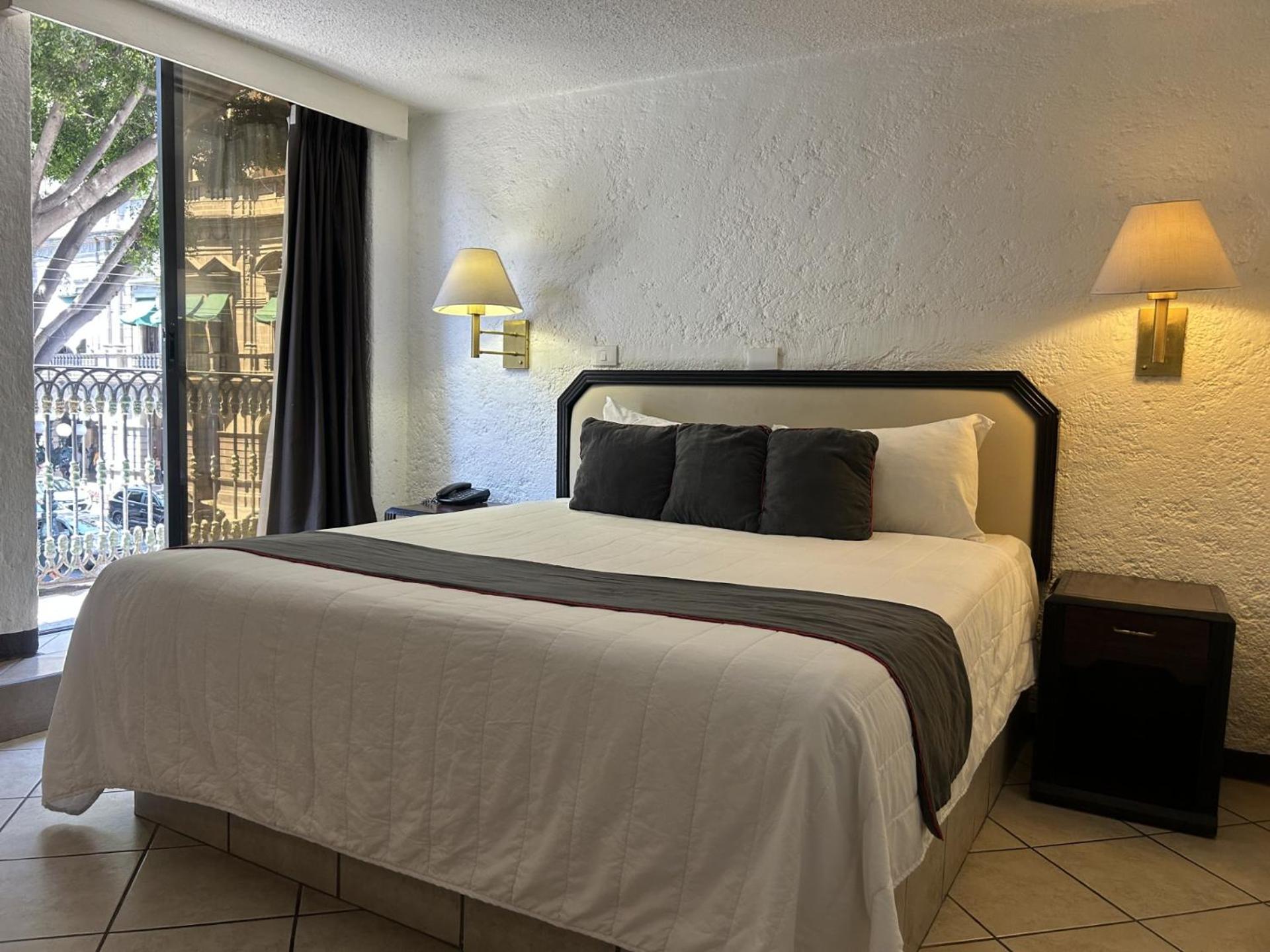 Queen Room with Balcony photo 1